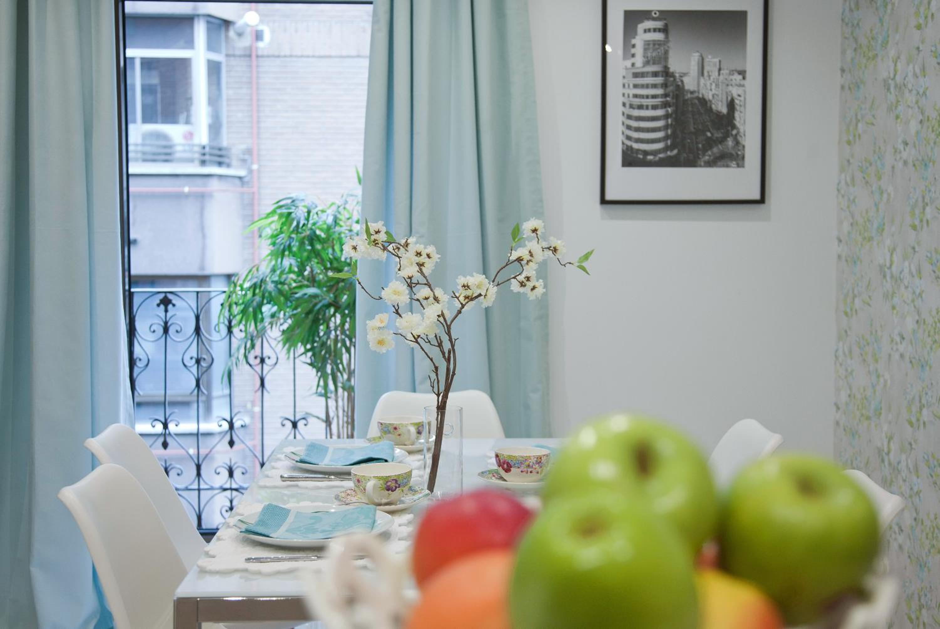Feelathome Madrid Suites Apartments