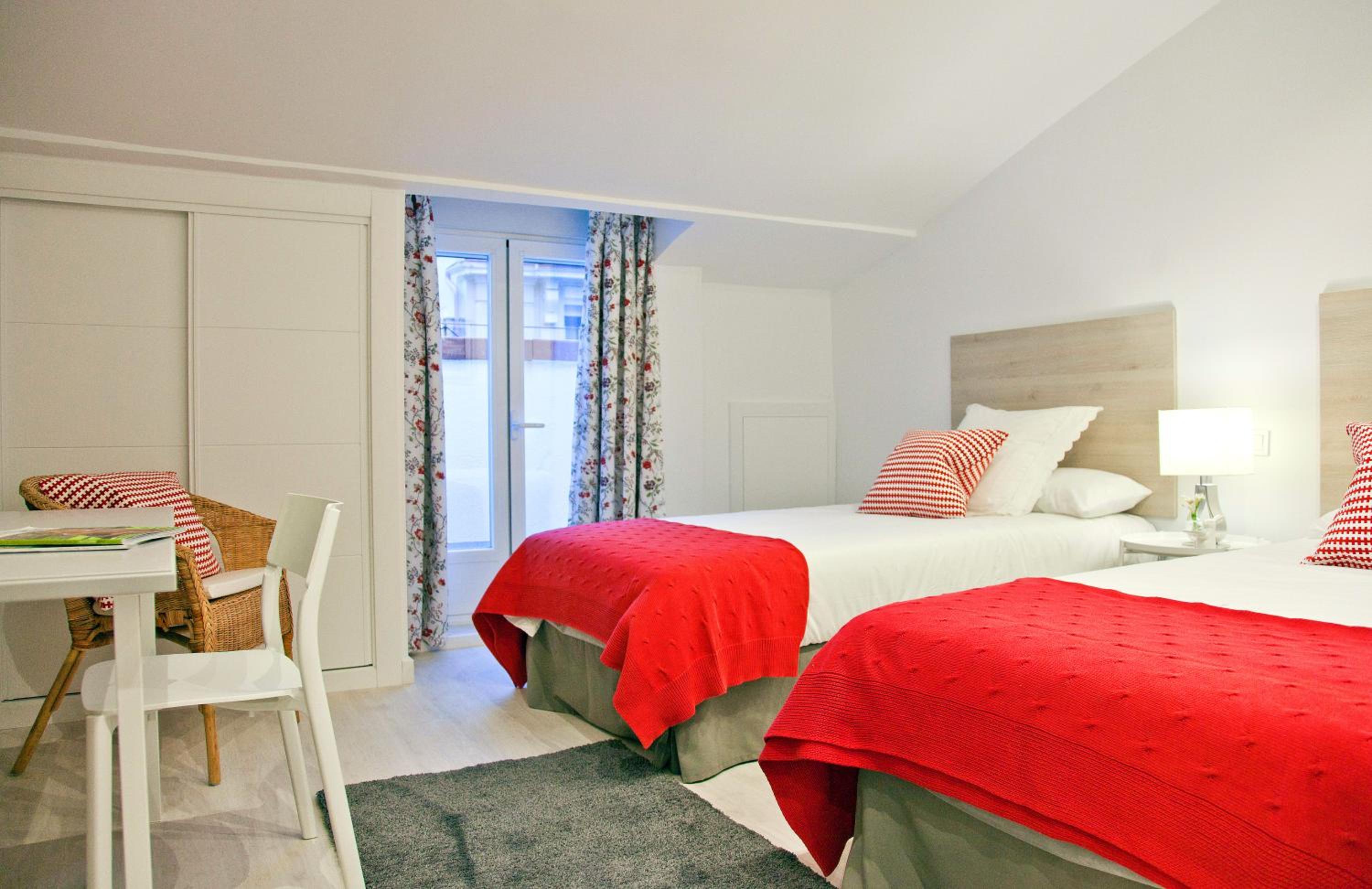 Feelathome Madrid Suites Apartments