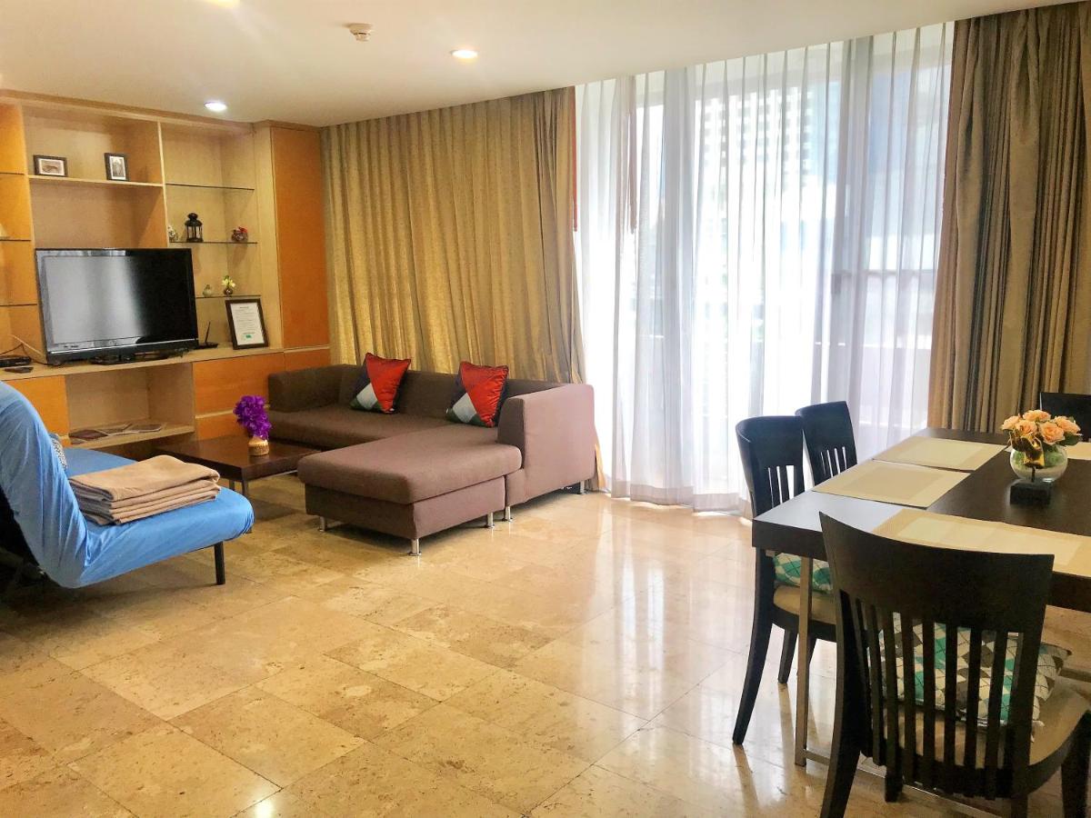 Twin Peaks Sukhumvit Suites