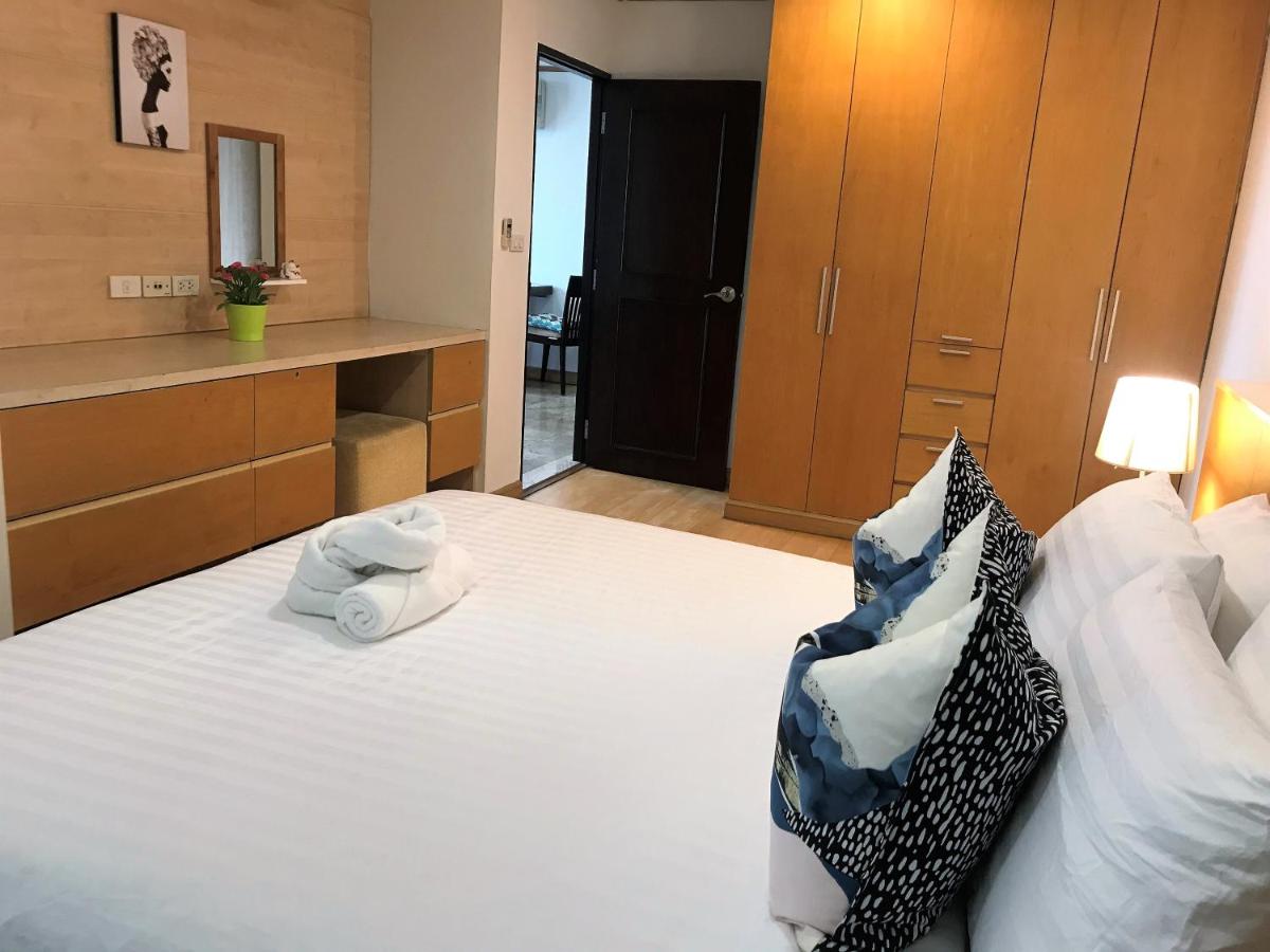 Twin Peaks Sukhumvit Suites