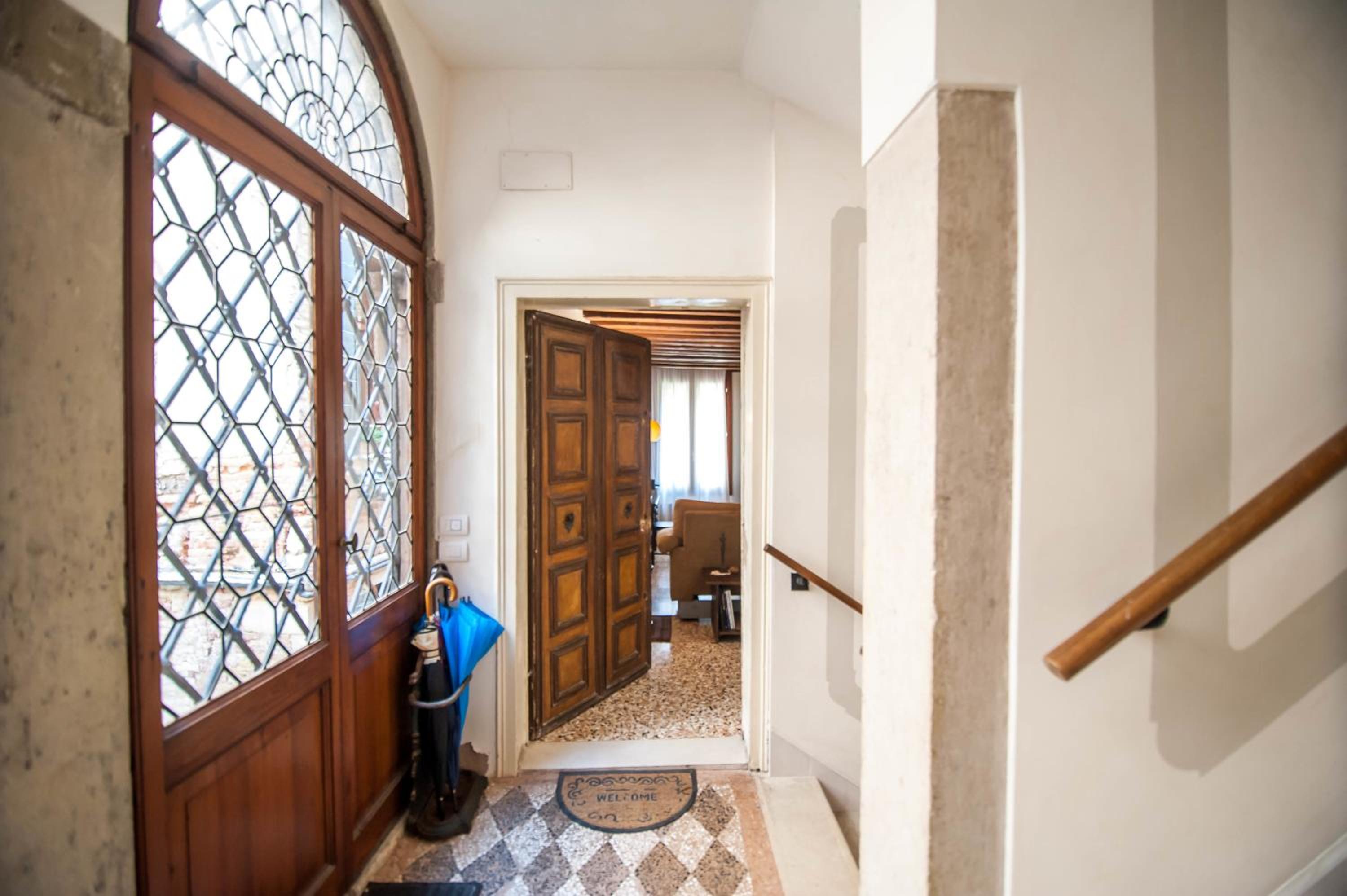 Venice and Venice Apartments - private rooms in shared apartment