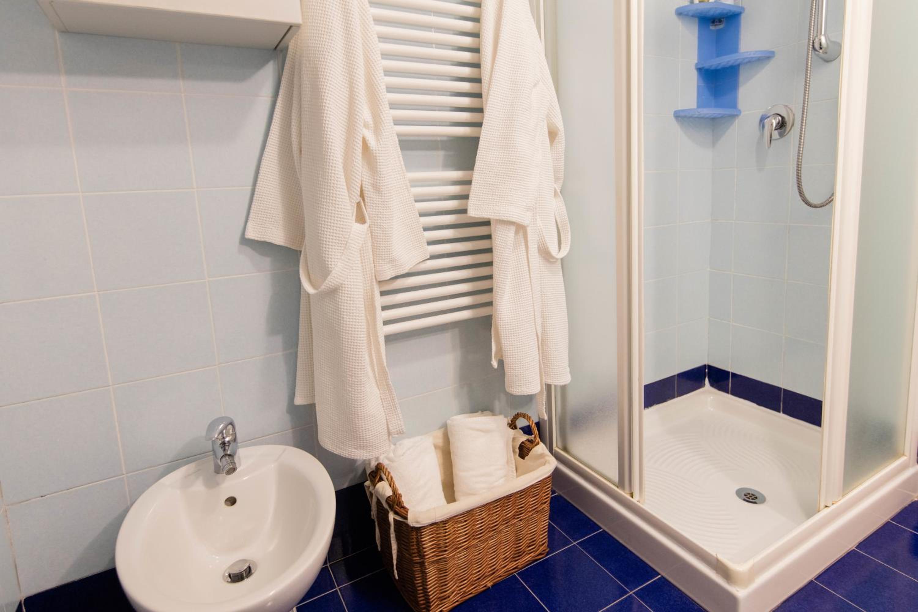 Venice and Venice Apartments - private rooms in shared apartment