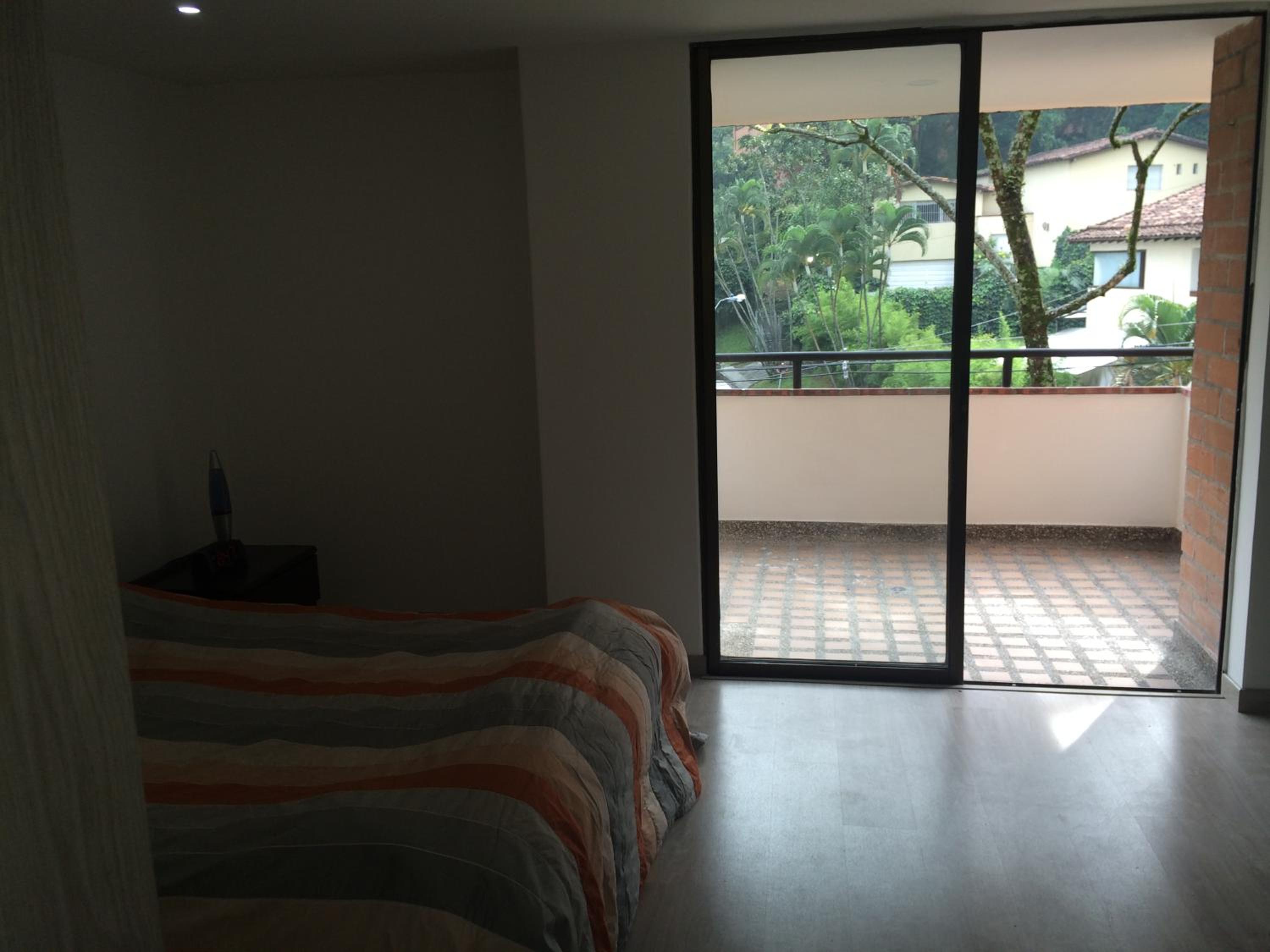 Apartamento cómodo , grande en Poblado Medellín