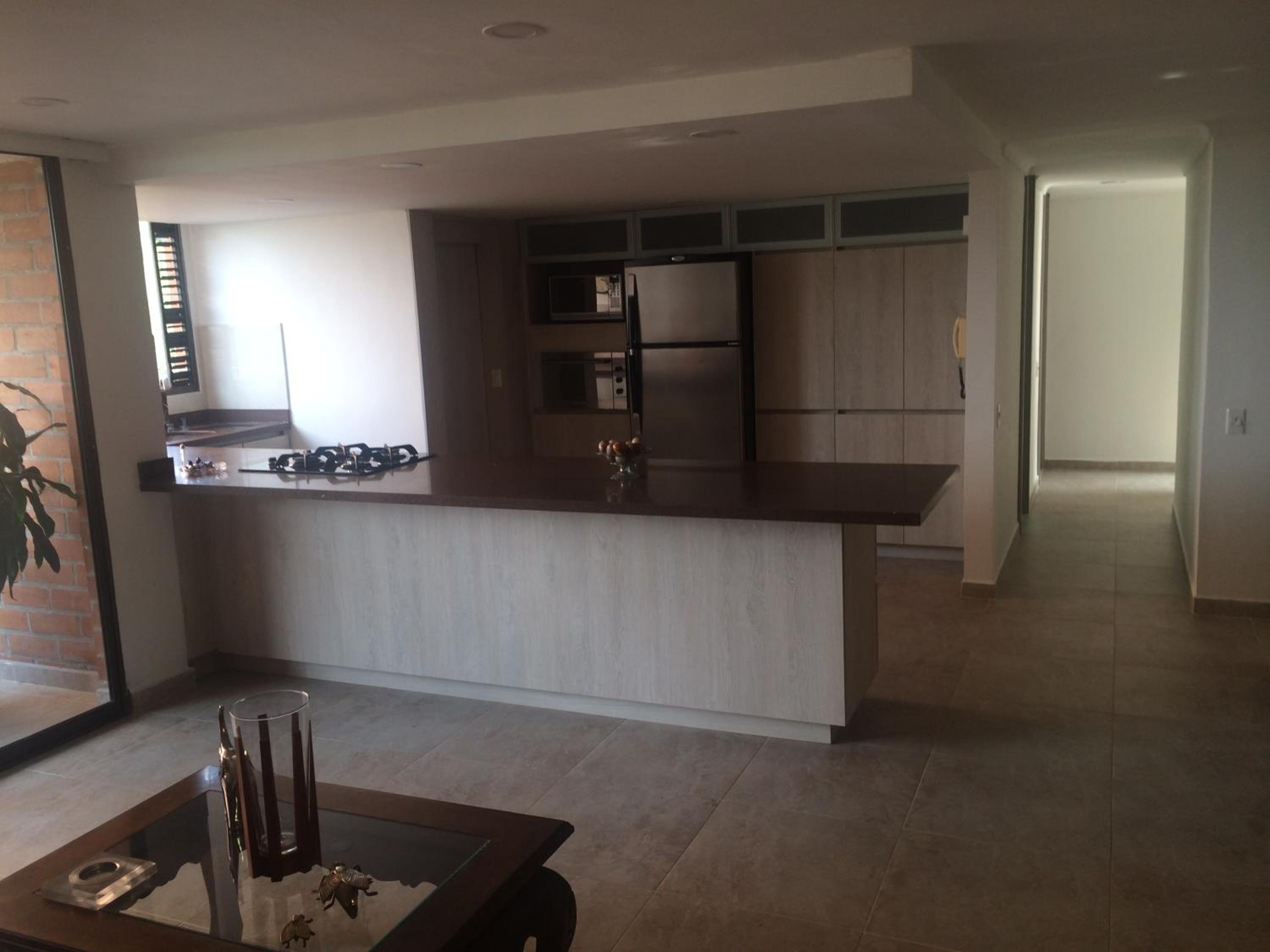 Apartamento cómodo , grande en Poblado Medellín