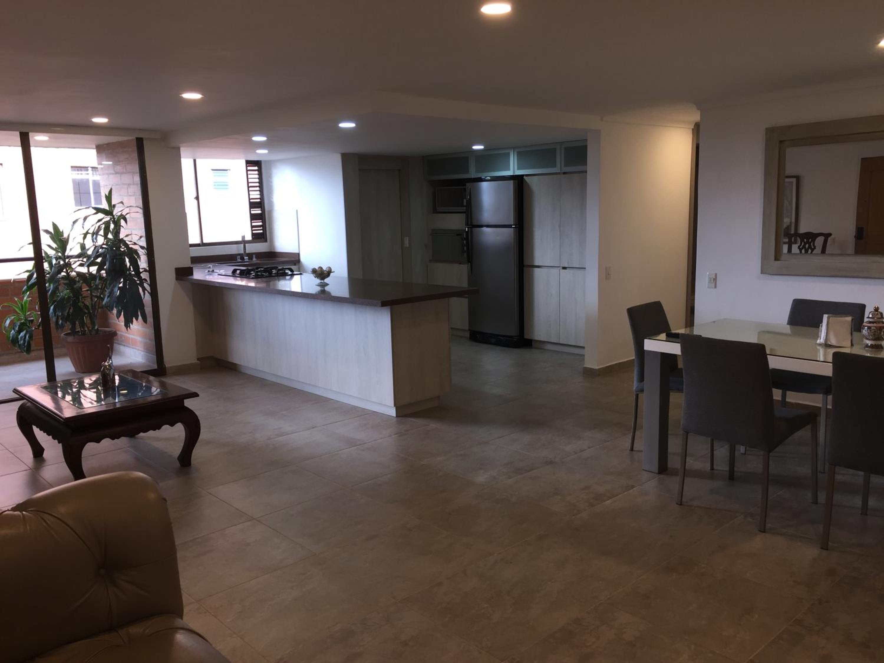 Apartamento cómodo , grande en Poblado Medellín