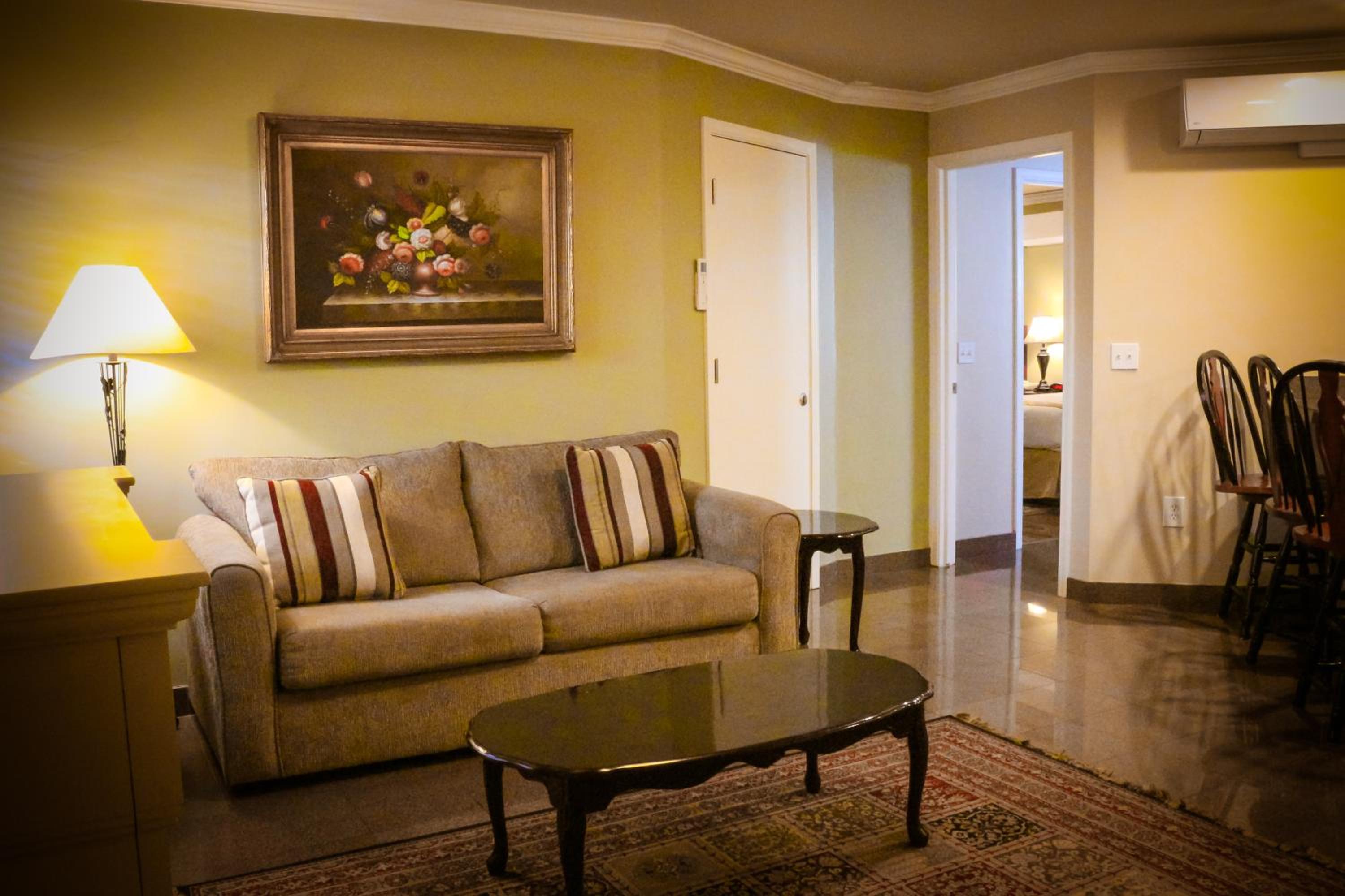 Grass Valley Courtyard Suites