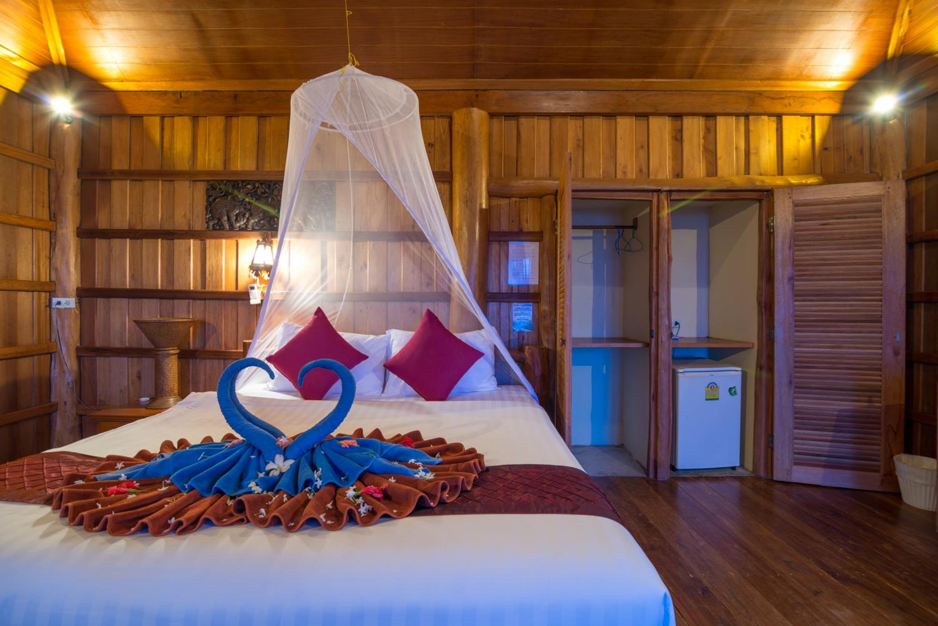 Thiwson Beach Resort - SHA Extra Plus