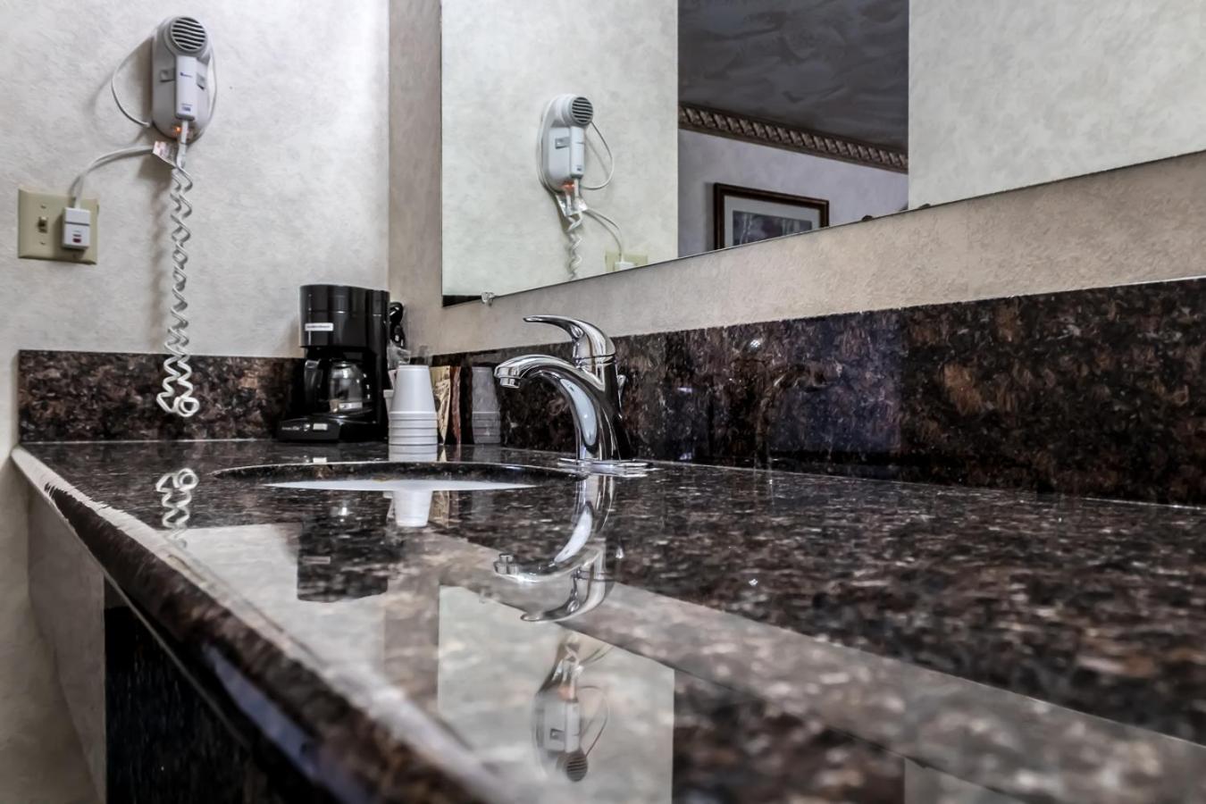 Guest House Inn - Property Image 3