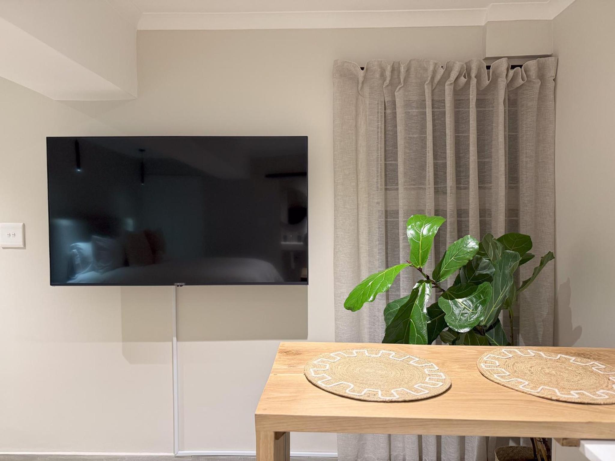 Walk to Promenade, Stylish Secure 1BR!5mins Beach