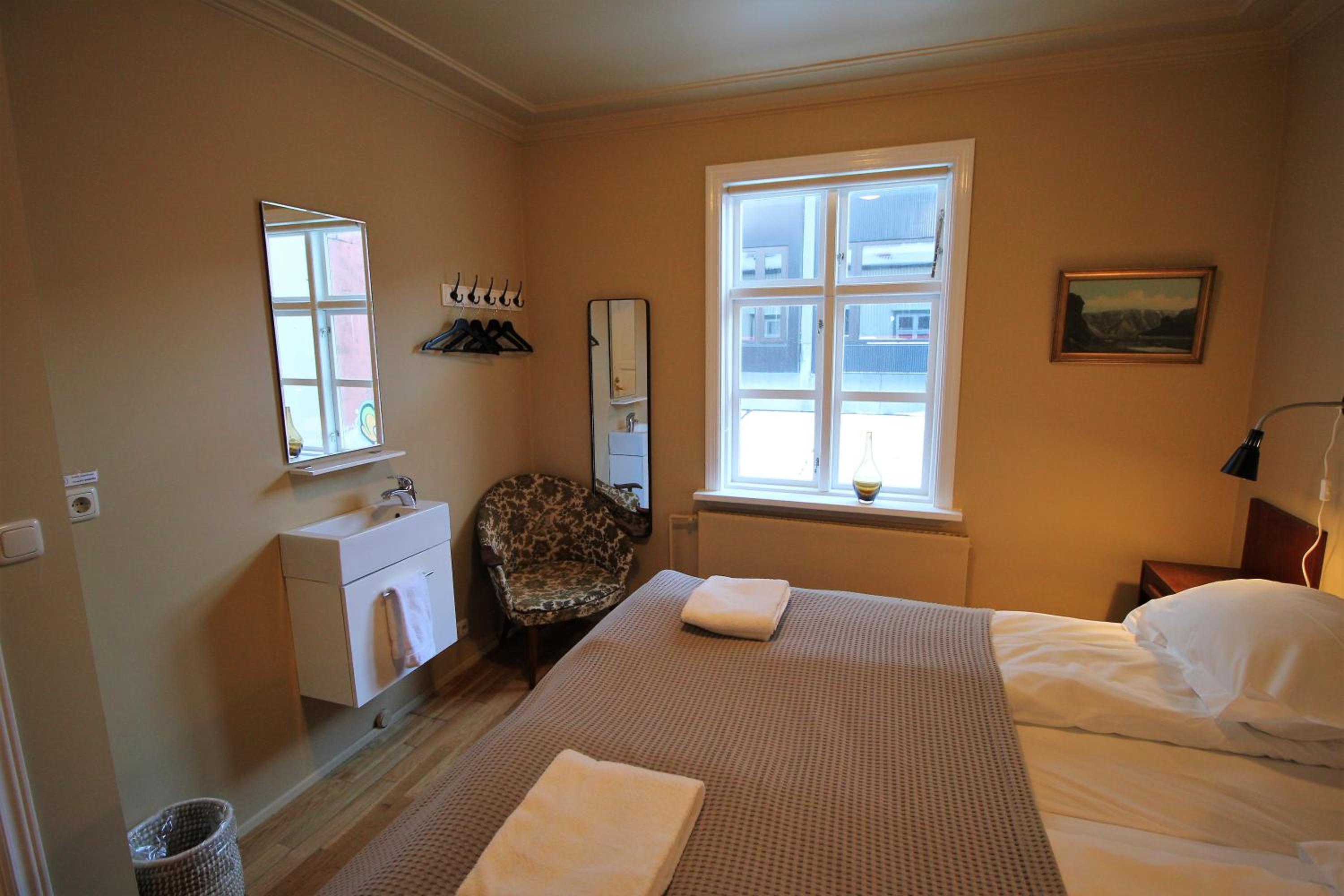 Grettir Guesthouse Downtown Charm
