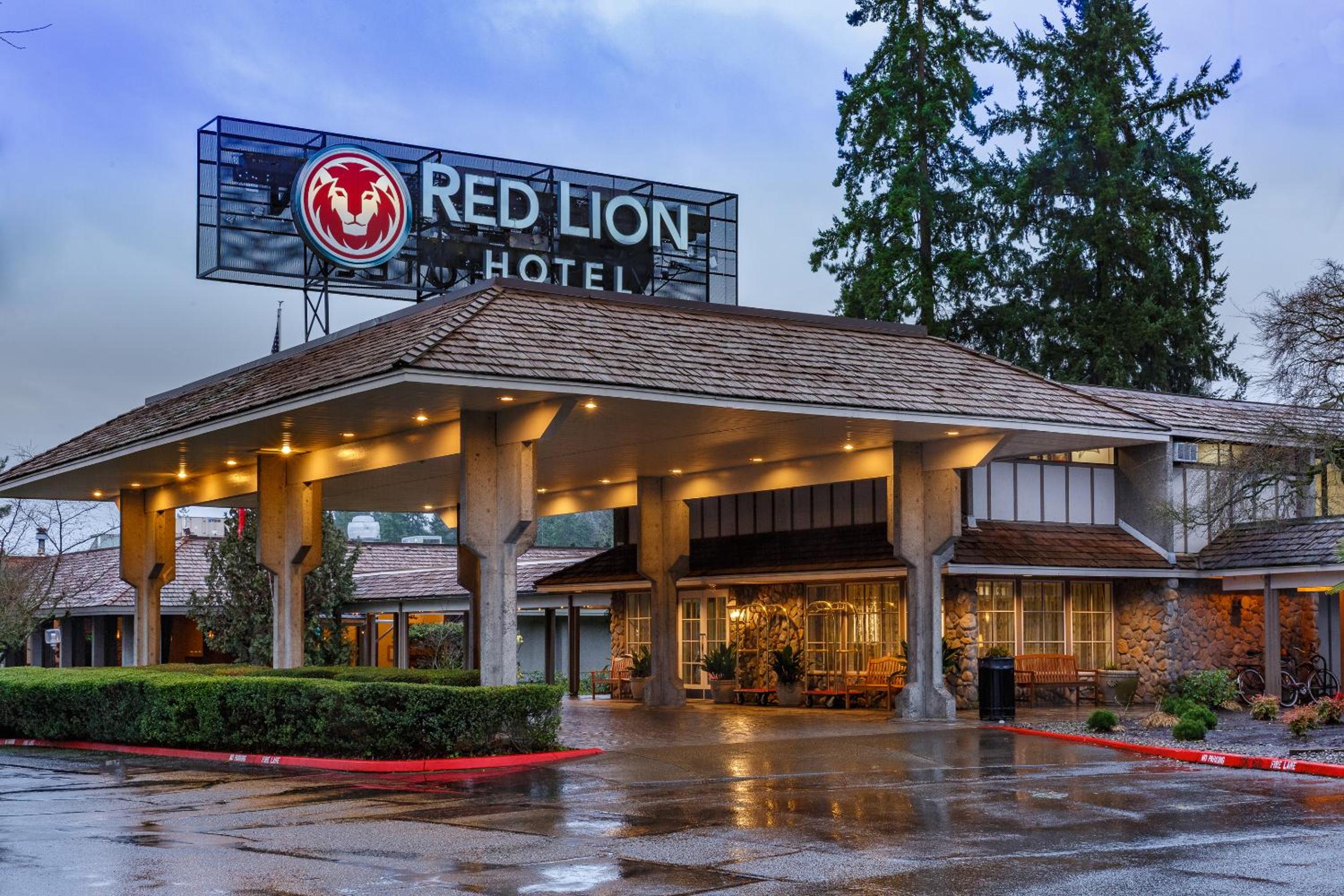 Seattle Vacations - Red Lion Hotel Bellevue - Property Image 2