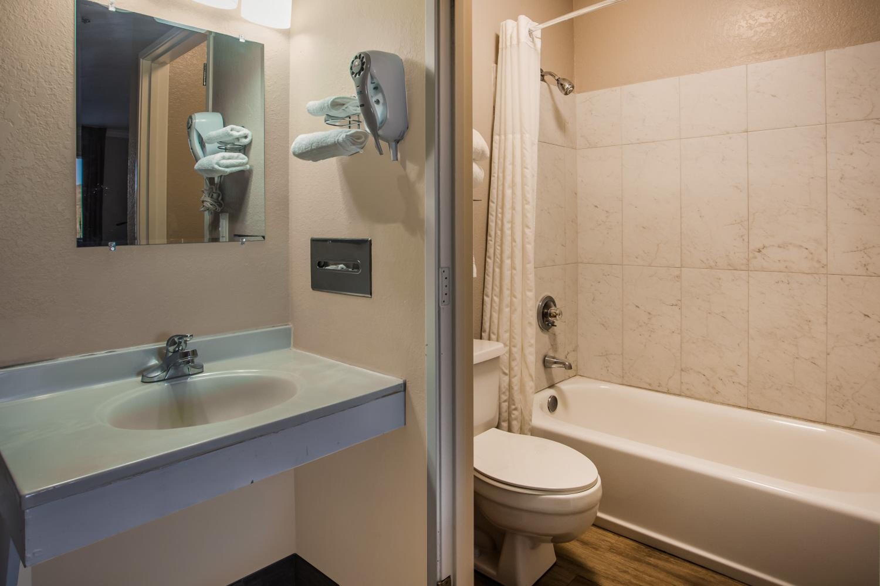 Vacaville Vacations - Super 8 by Wyndham Vacaville - Property Image 7