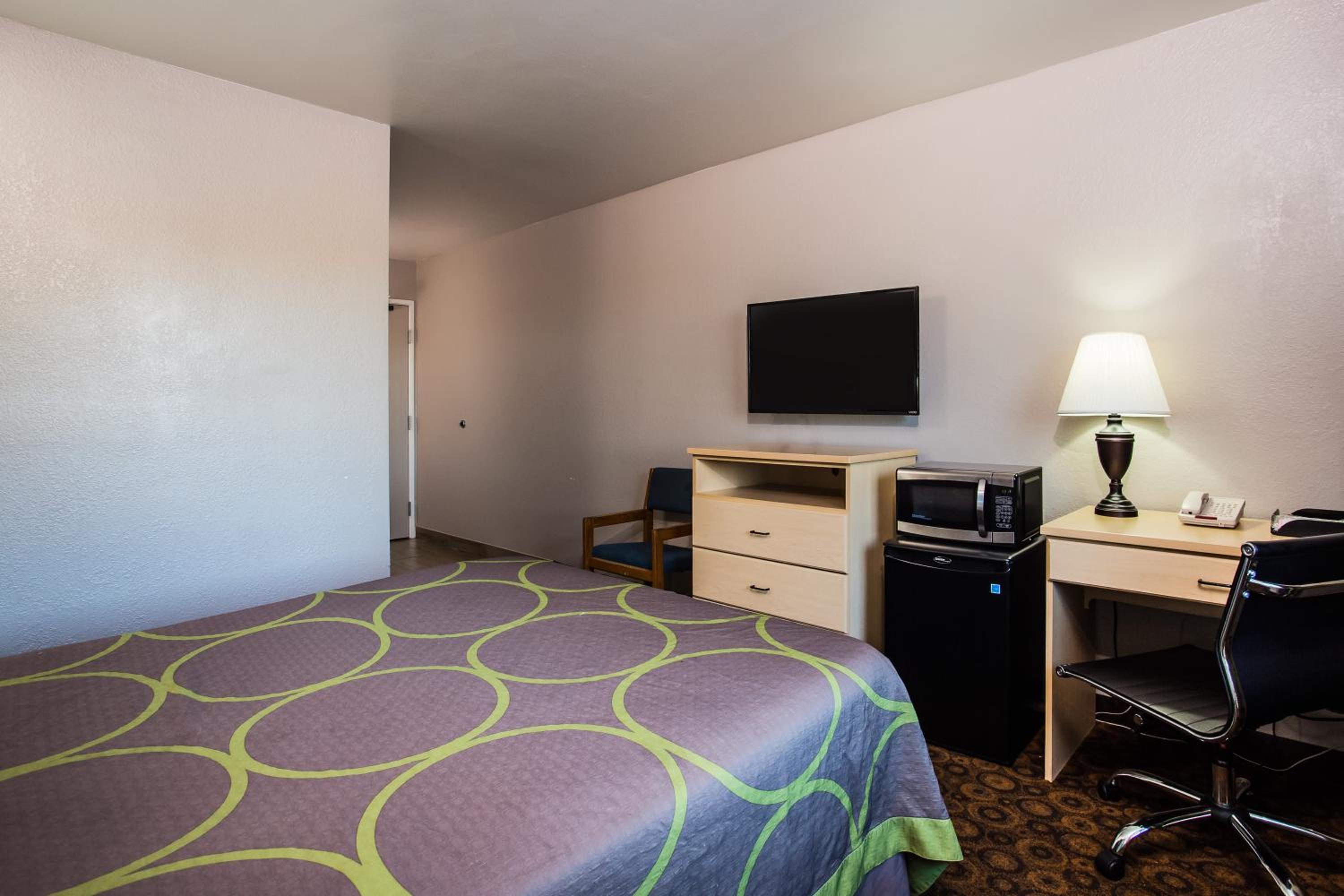 Vacaville Vacations - Super 8 by Wyndham Vacaville - Property Image 5