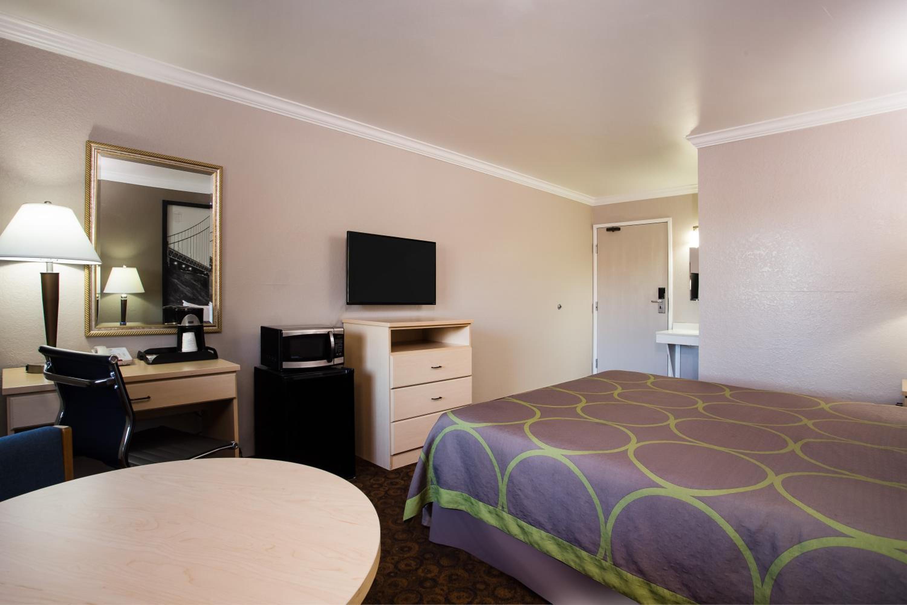 Vacaville Vacations - Super 8 by Wyndham Vacaville - Property Image 4