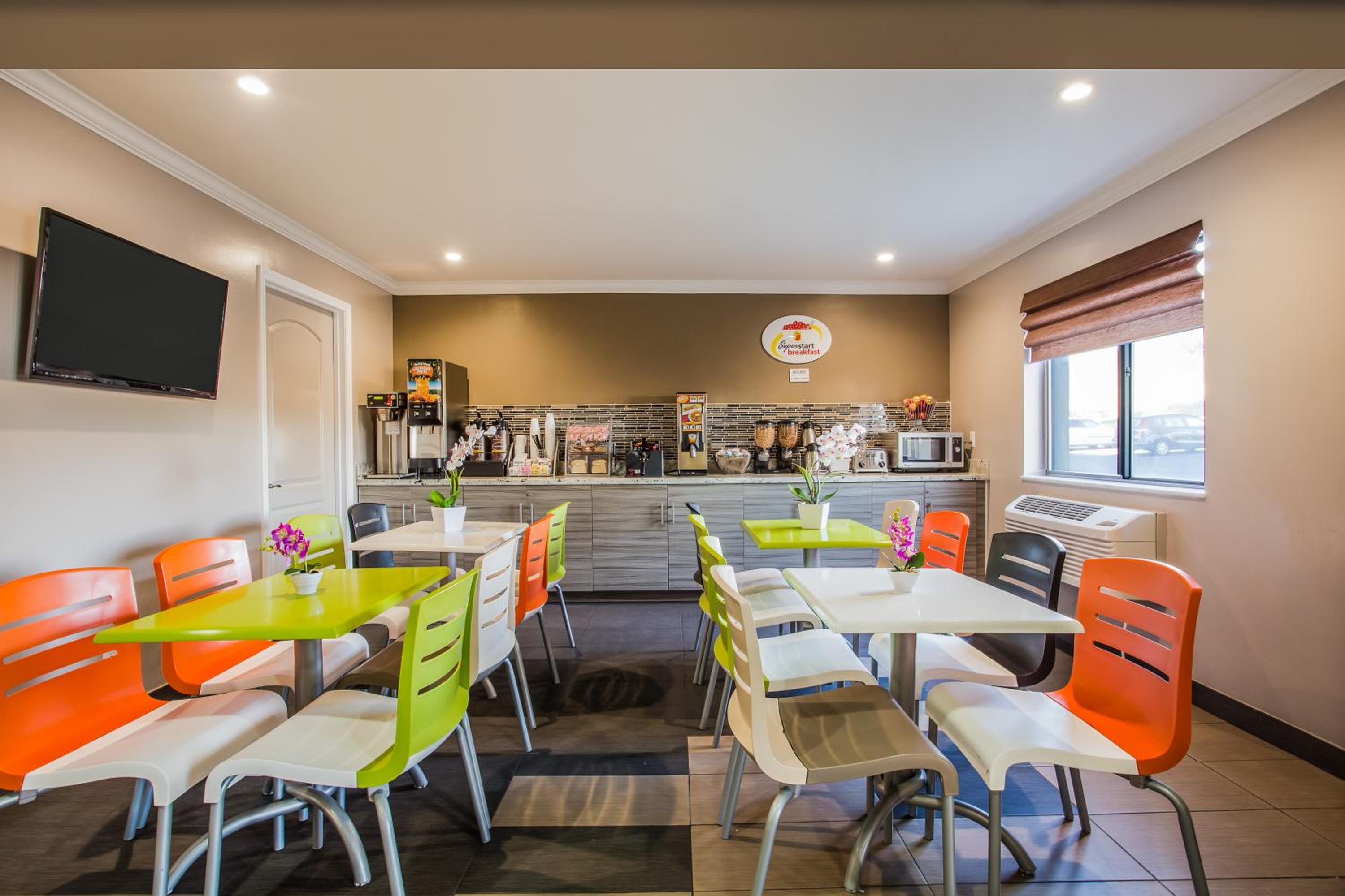 Vacaville Vacations - Super 8 by Wyndham Vacaville - Property Image 38