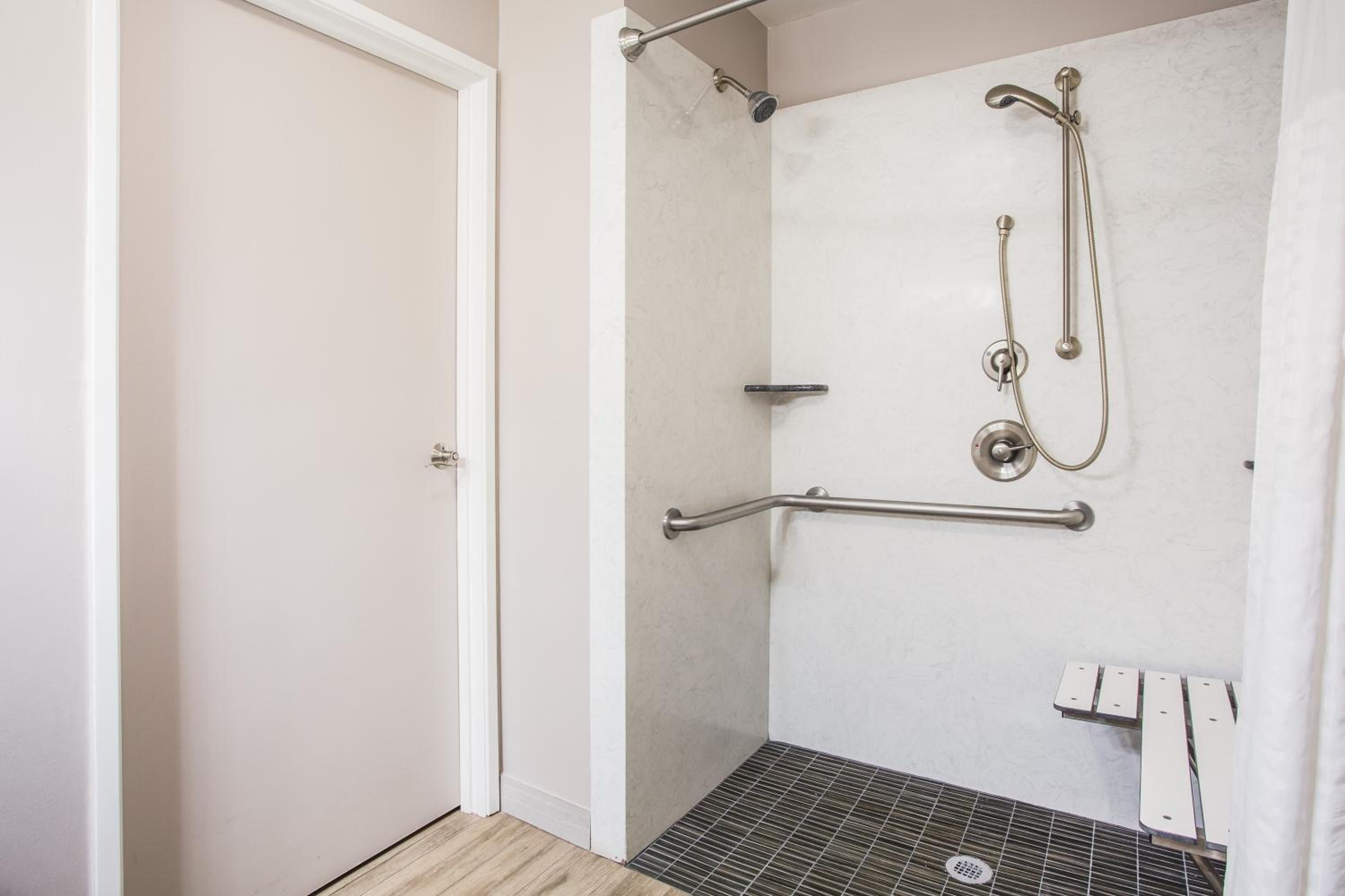 Vacaville Vacations - Super 8 by Wyndham Vacaville - Property Image 6