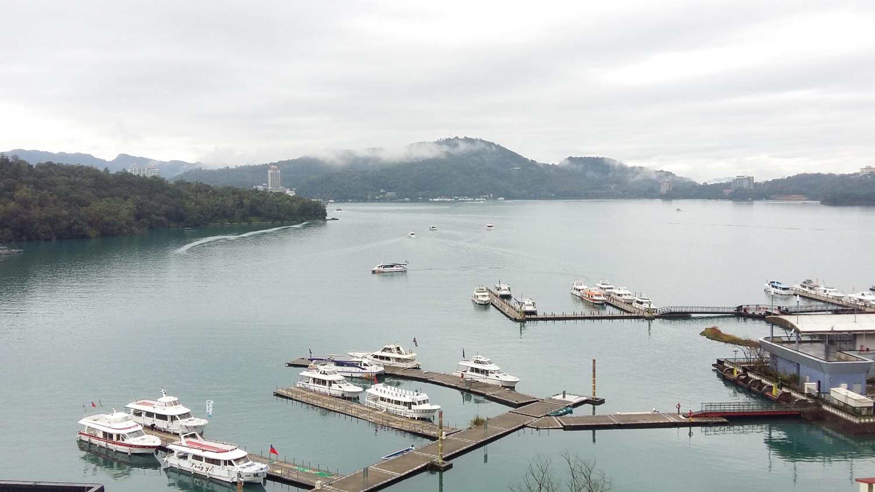 Yi Da Lakeside Hotel