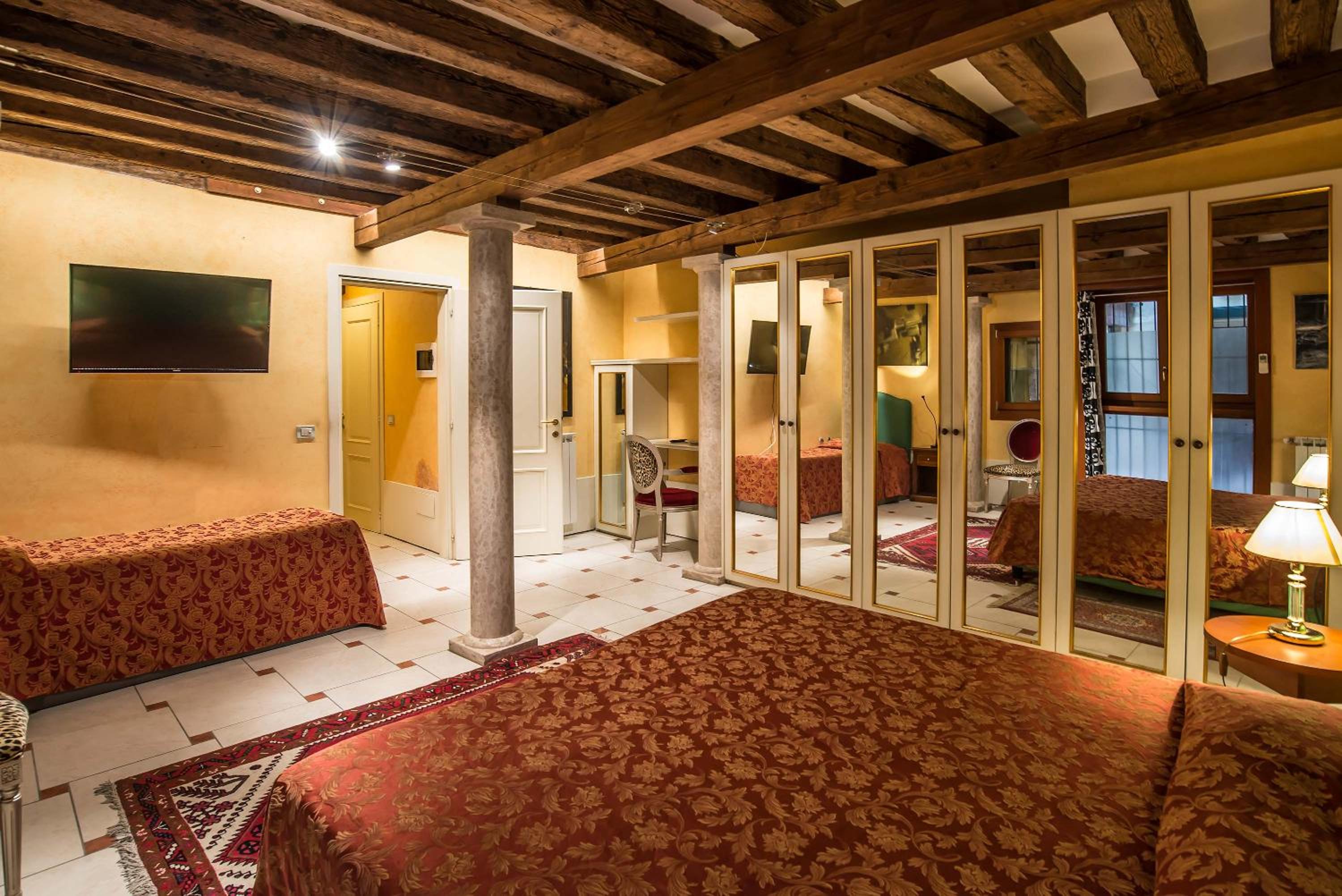 Sant'Angelo - Fenice Apartments in Venice