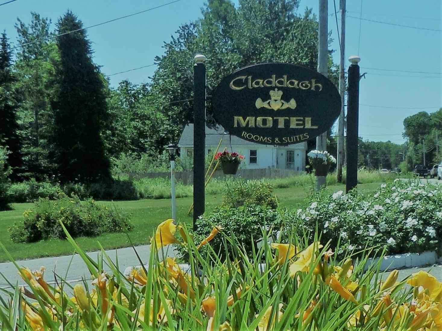 Claddagh Motel & Suites