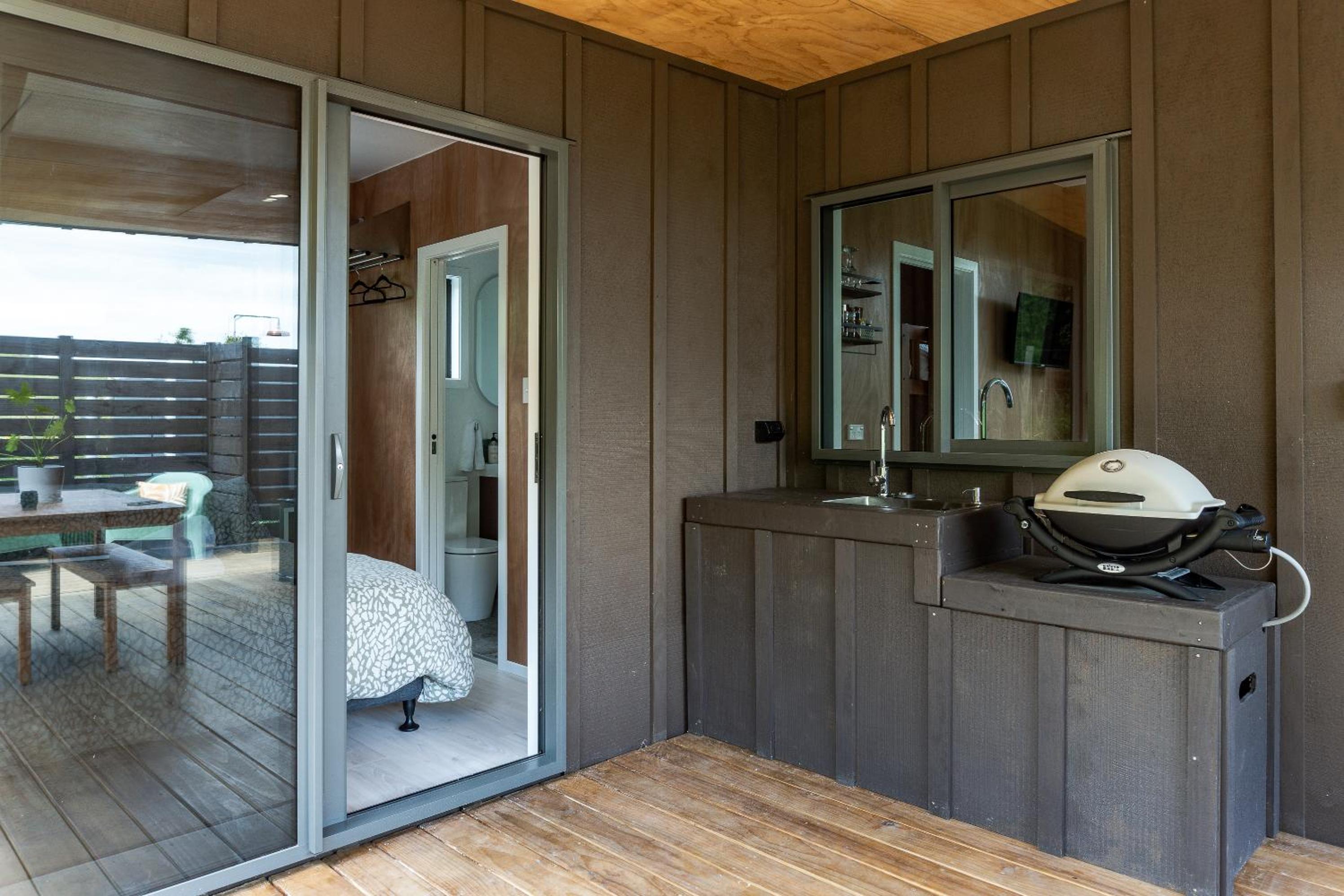 Ngahere Views - Rural Cabin 5 min drive to Raglan township