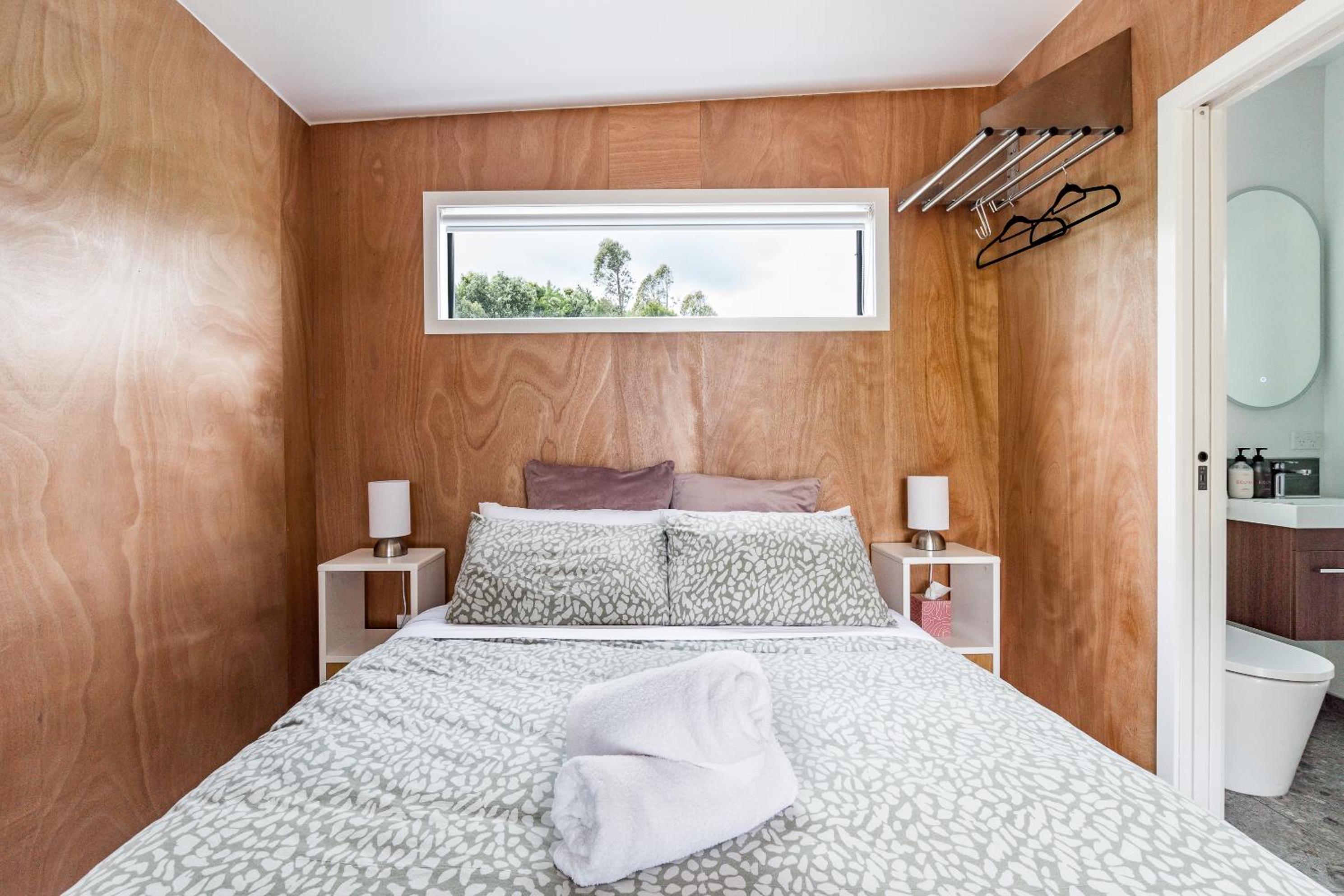 Ngahere Views - Rural Cabin 5 min drive to Raglan township