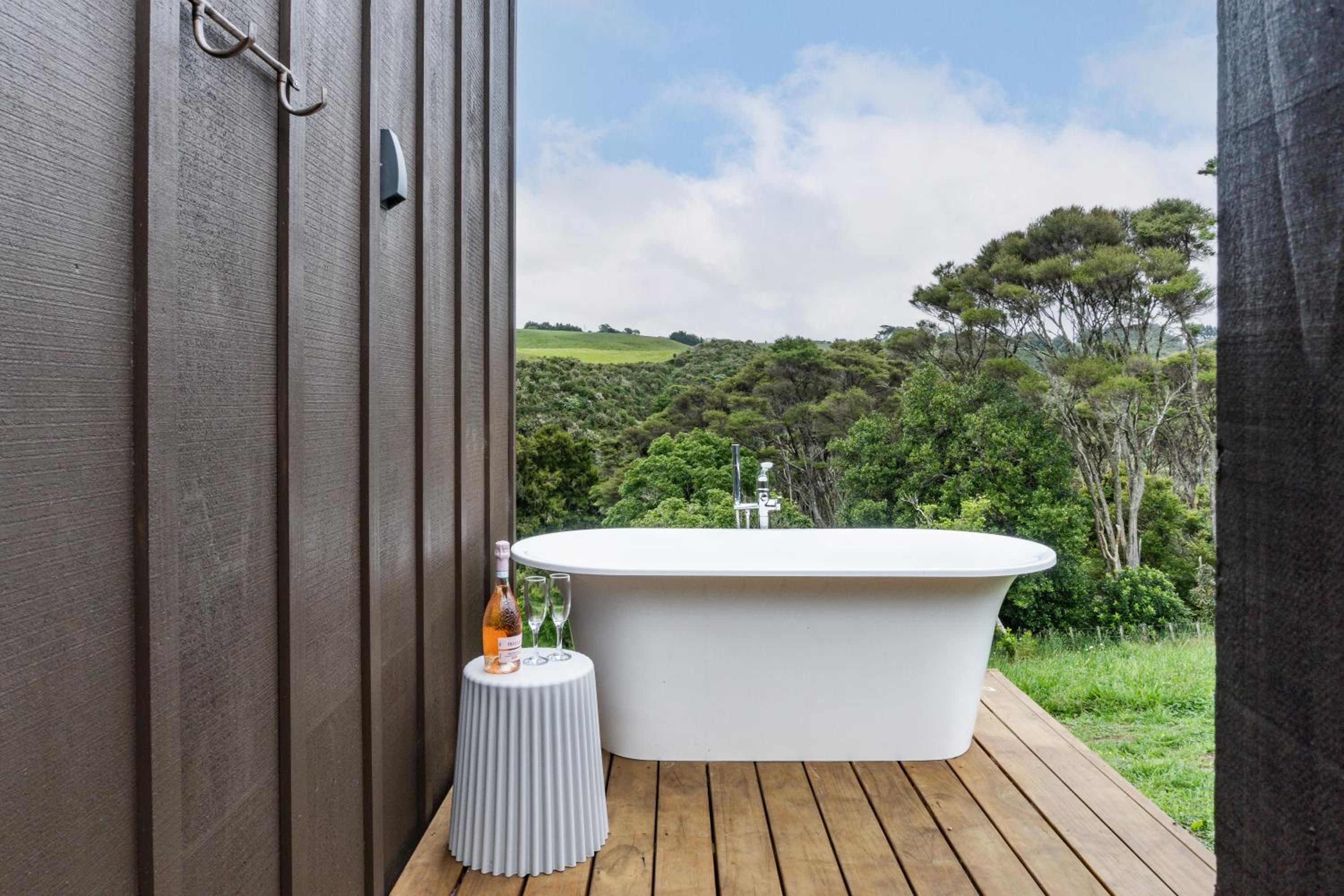 Ngahere Views - Rural Cabin 5 min drive to Raglan township