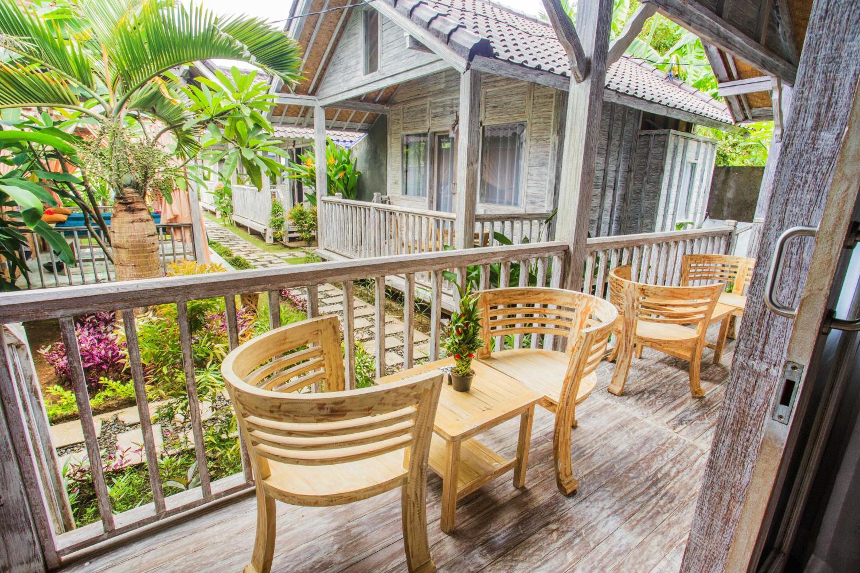 The Syron Huts Lembongan