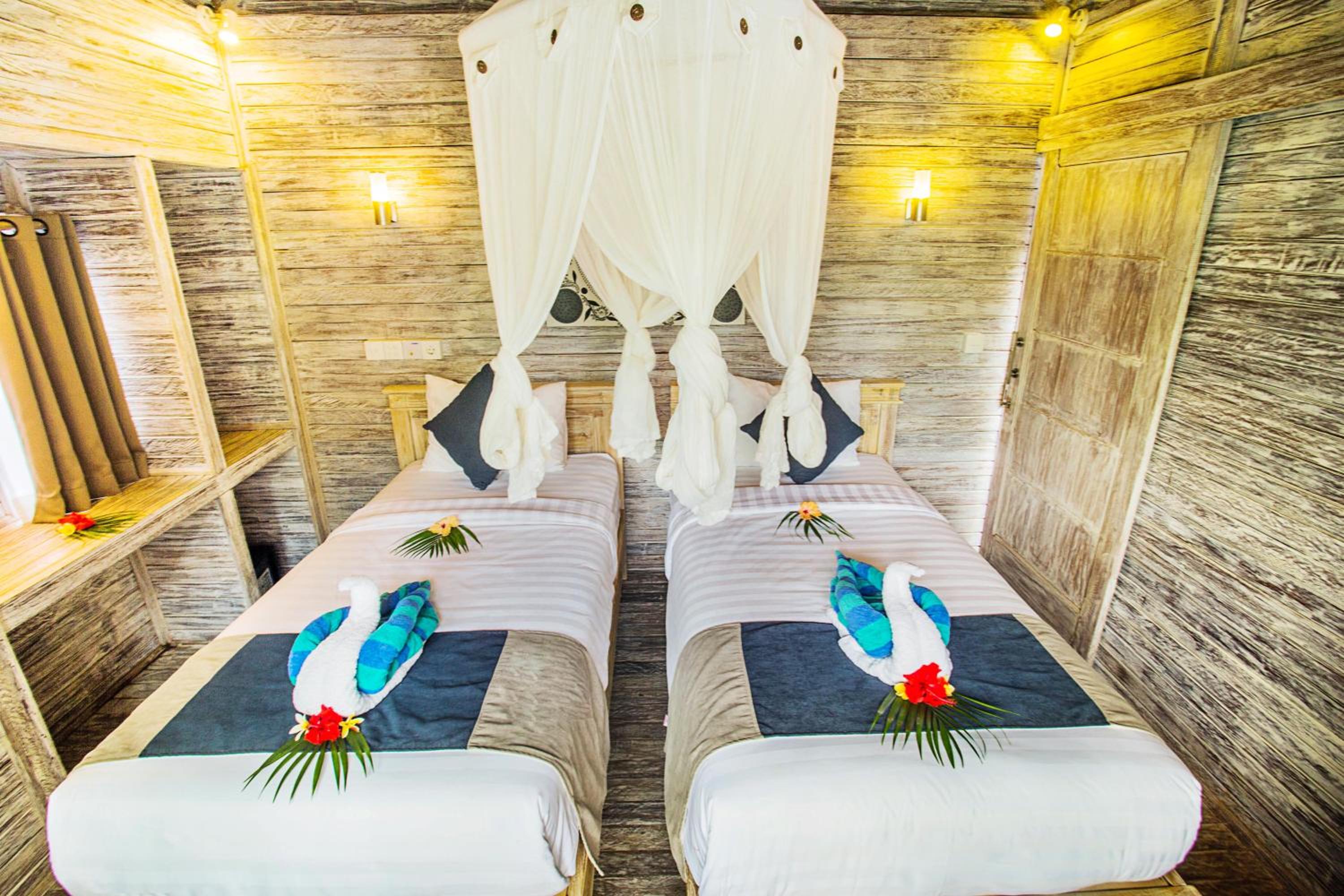 The Syron Huts Lembongan