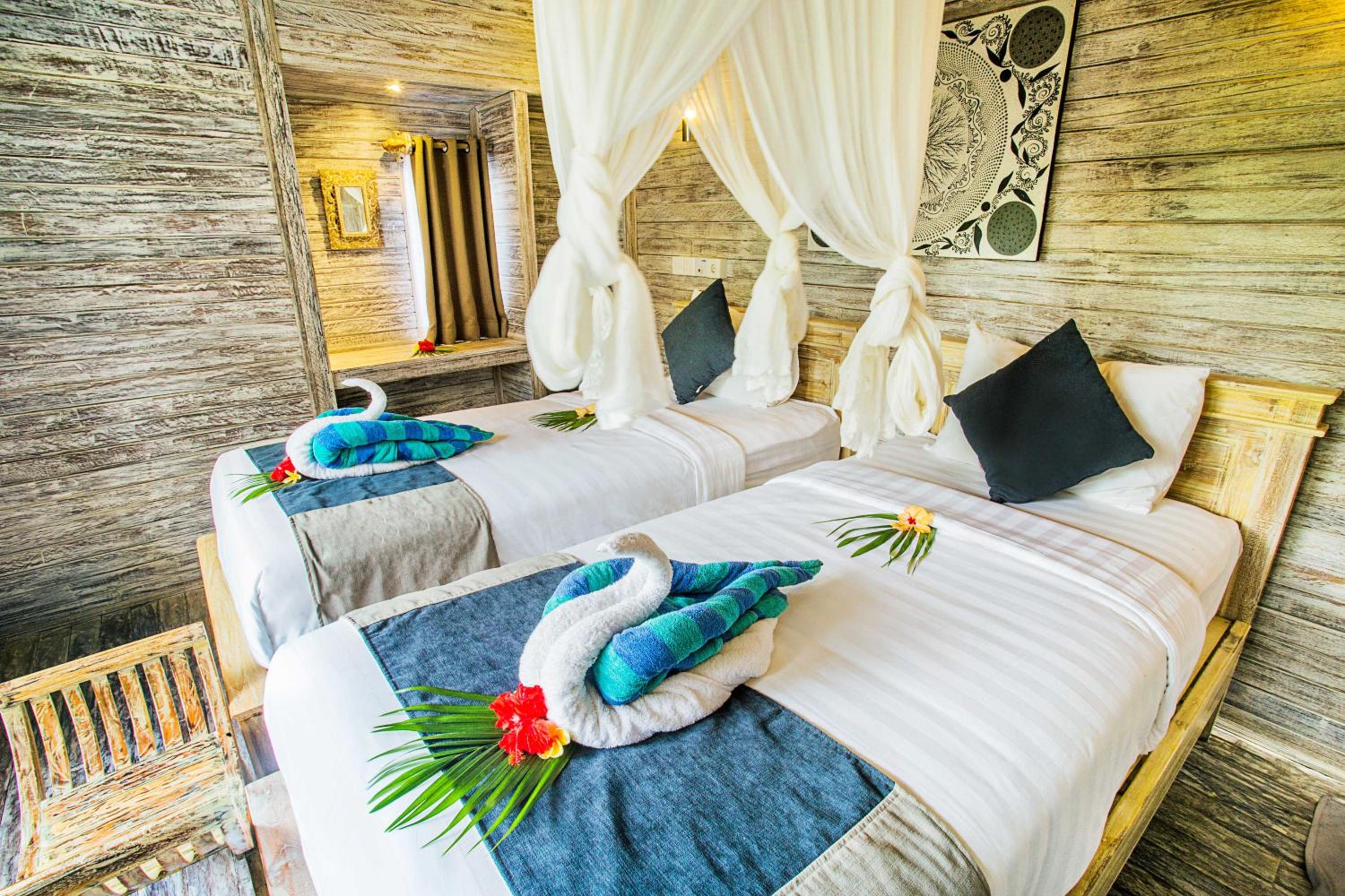 The Syron Huts Lembongan