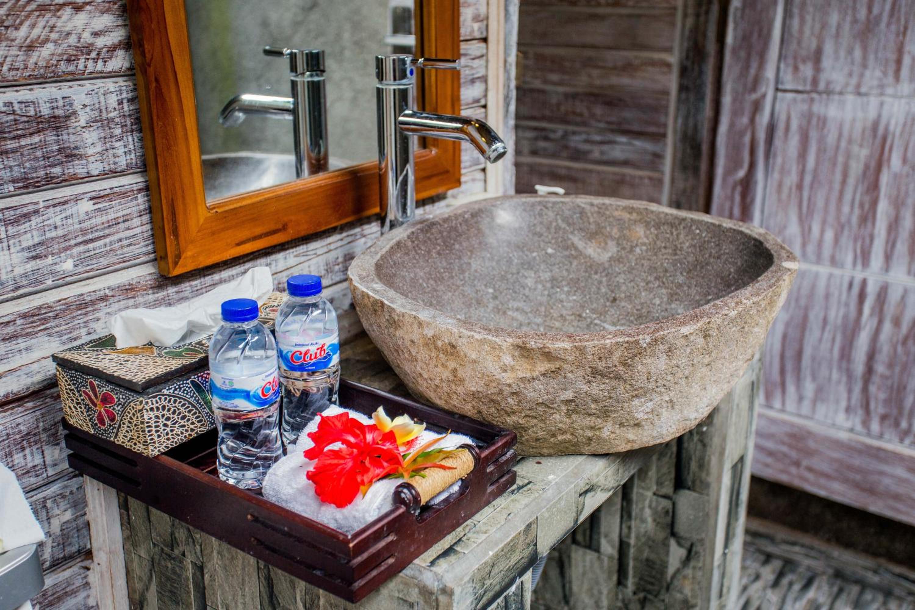 The Syron Huts Lembongan