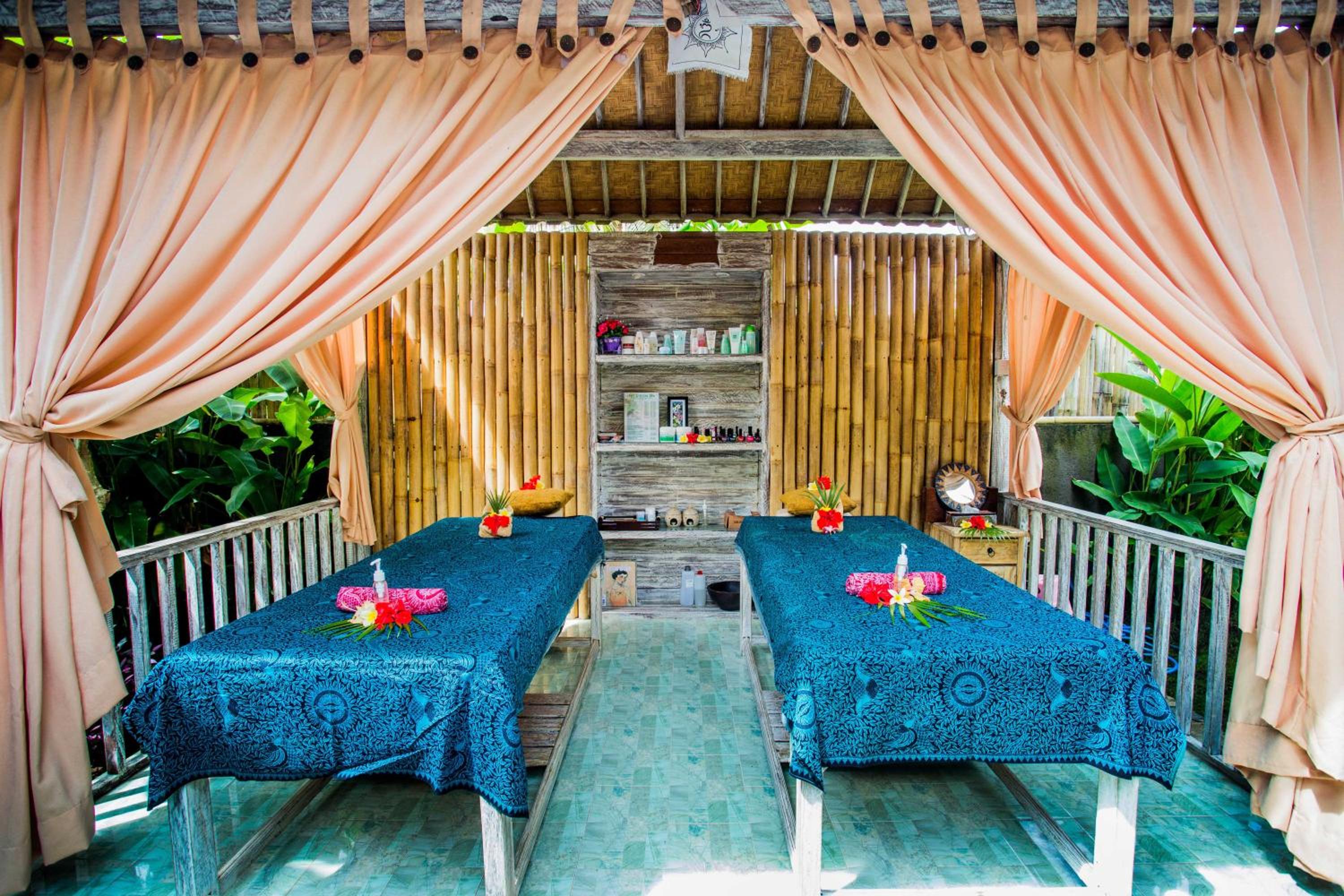 The Syron Huts Lembongan