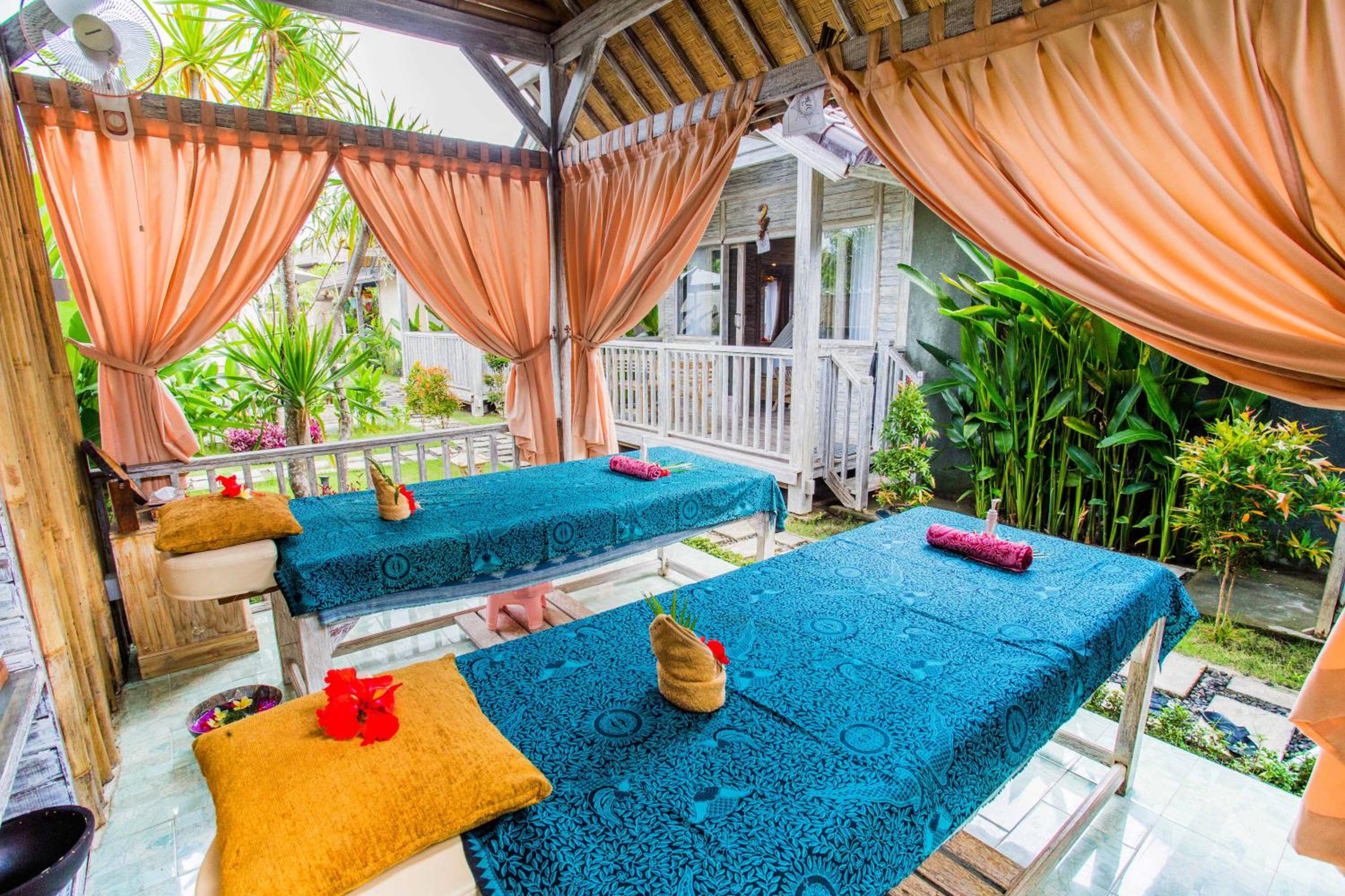 The Syron Huts Lembongan