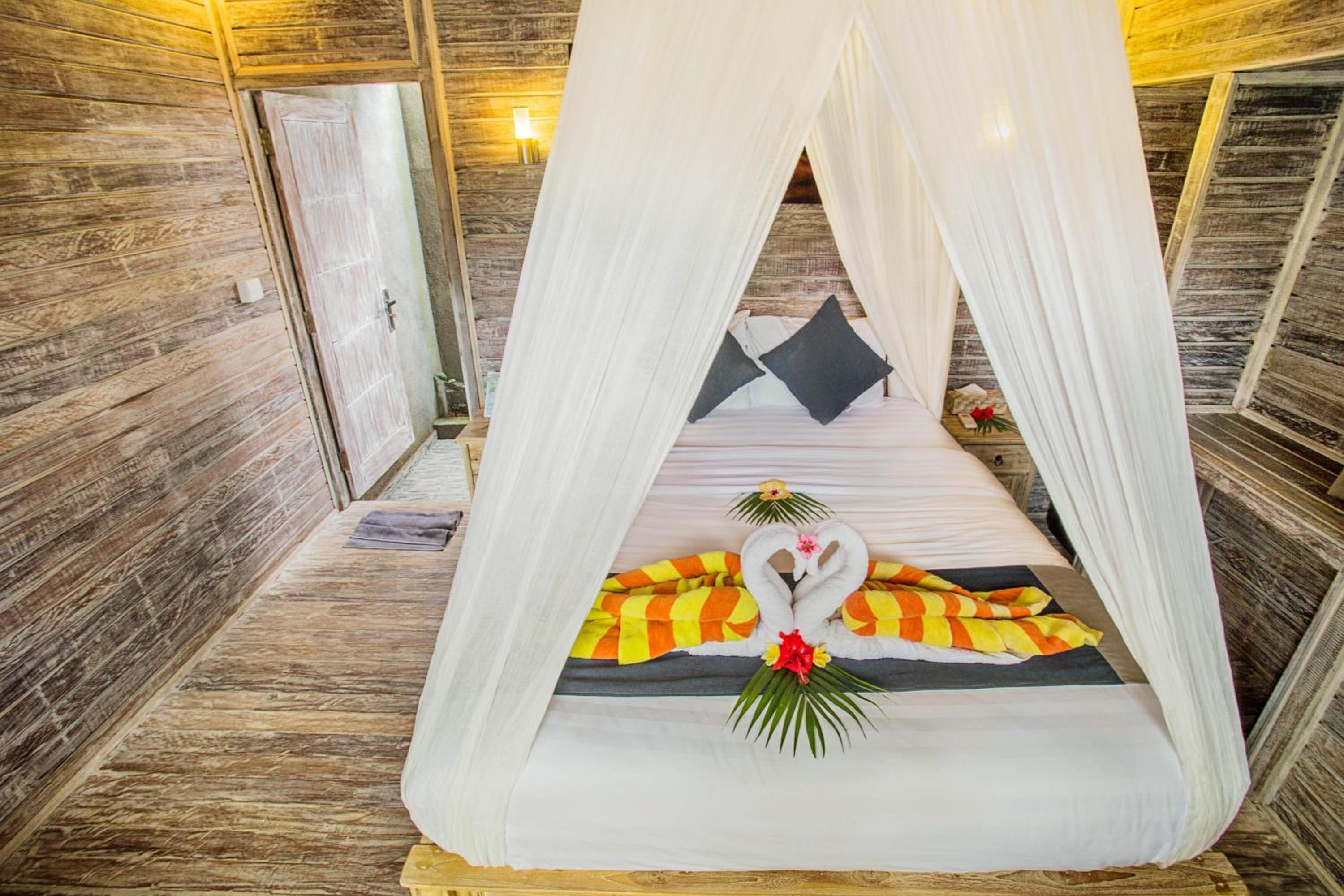 The Syron Huts Lembongan