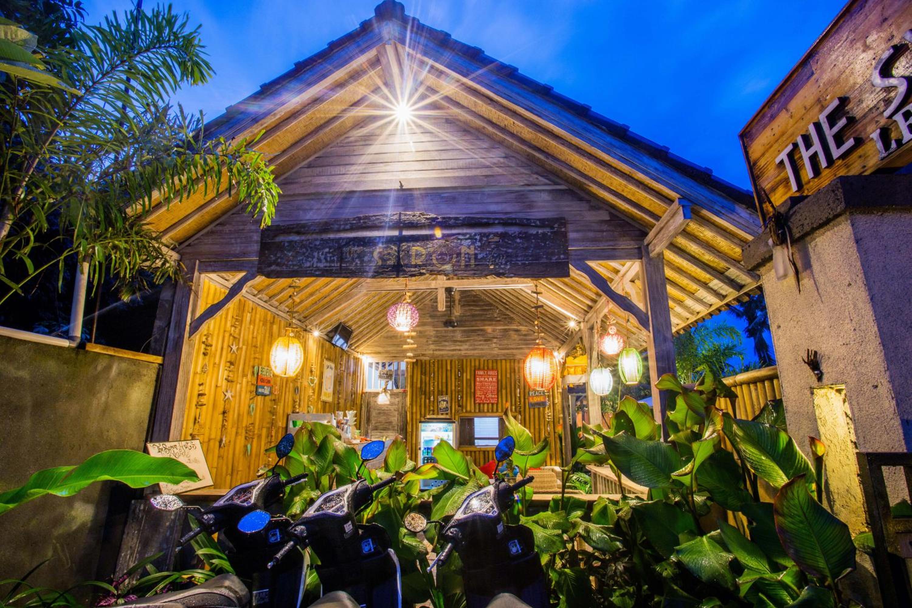 The Syron Huts Lembongan