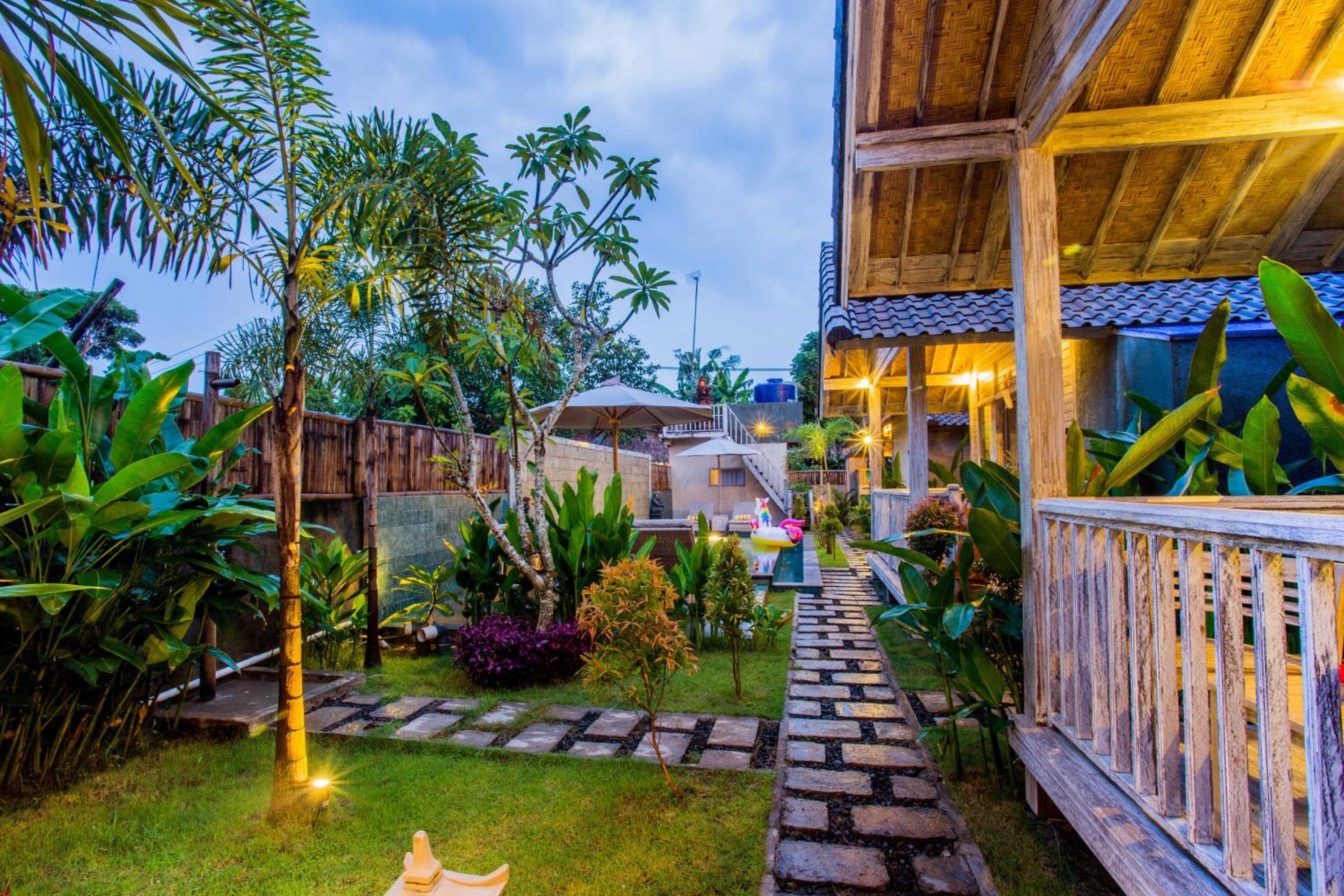 The Syron Huts Lembongan