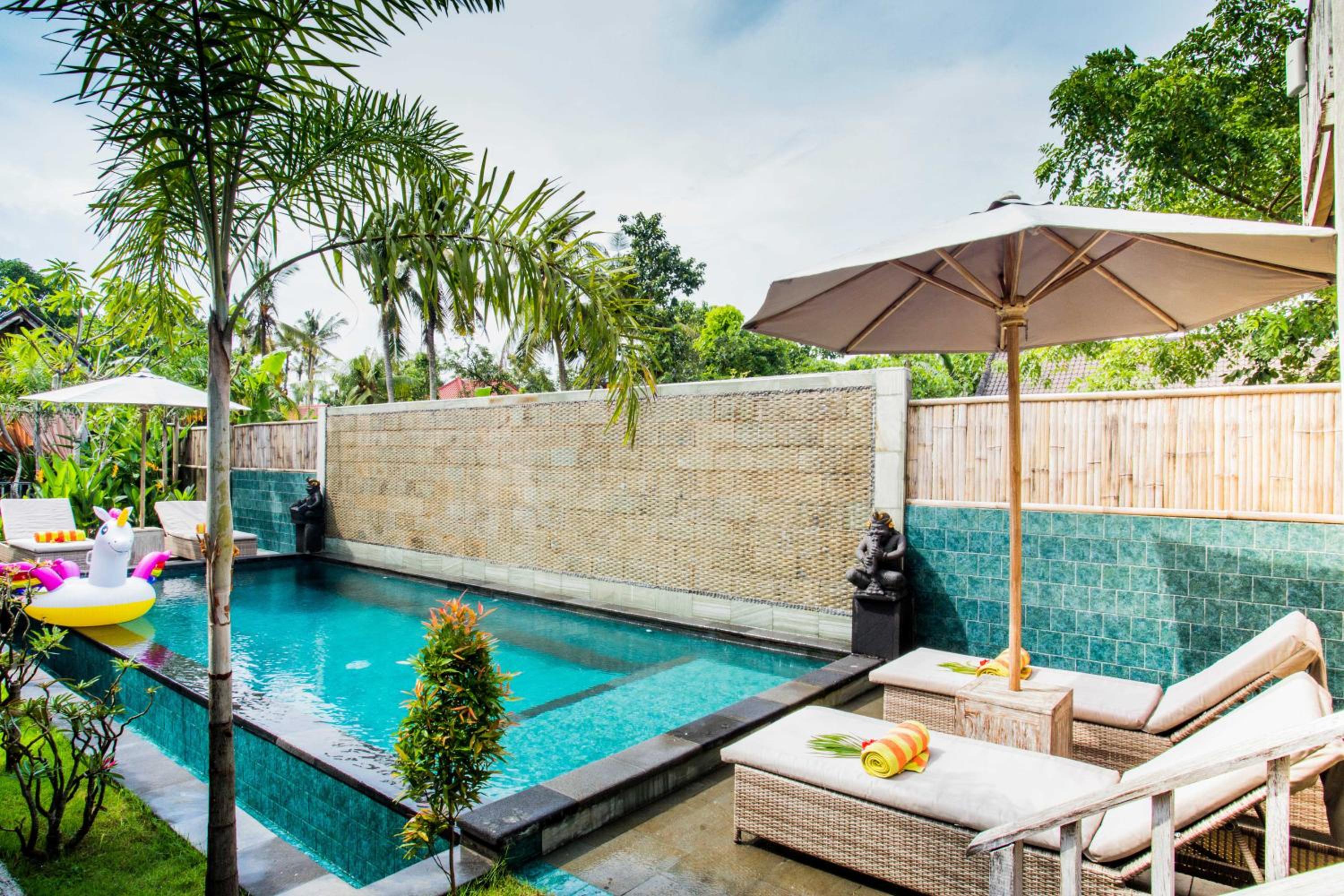 The Syron Huts Lembongan