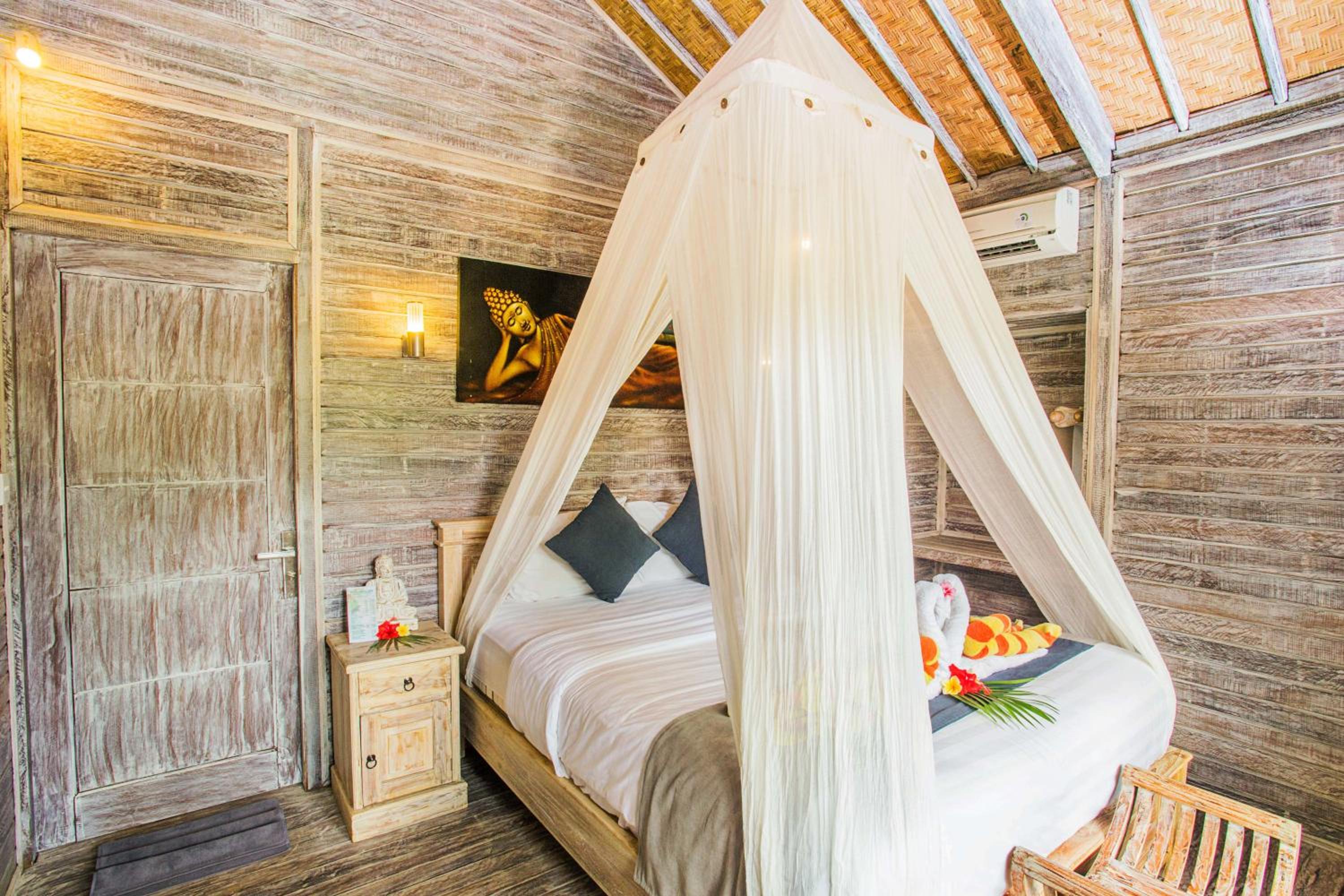 The Syron Huts Lembongan
