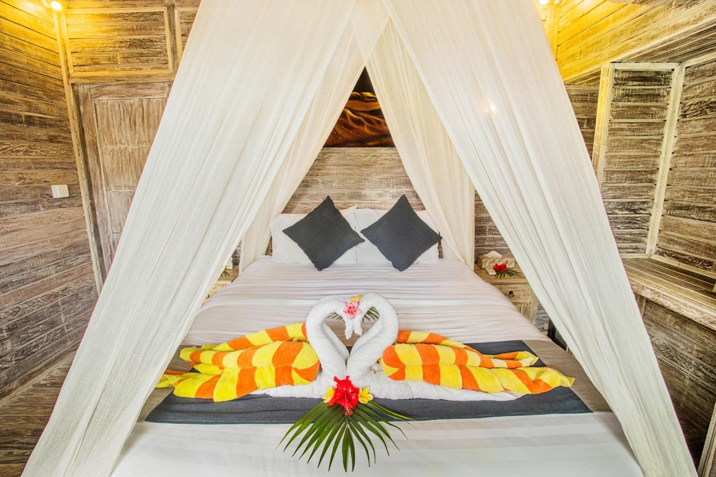 The Syron Huts Lembongan