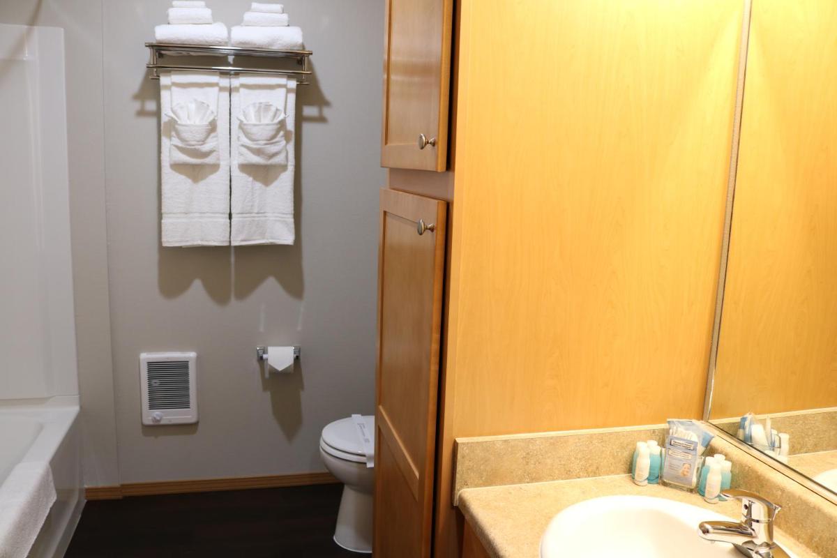 Autumn Leaf Suites