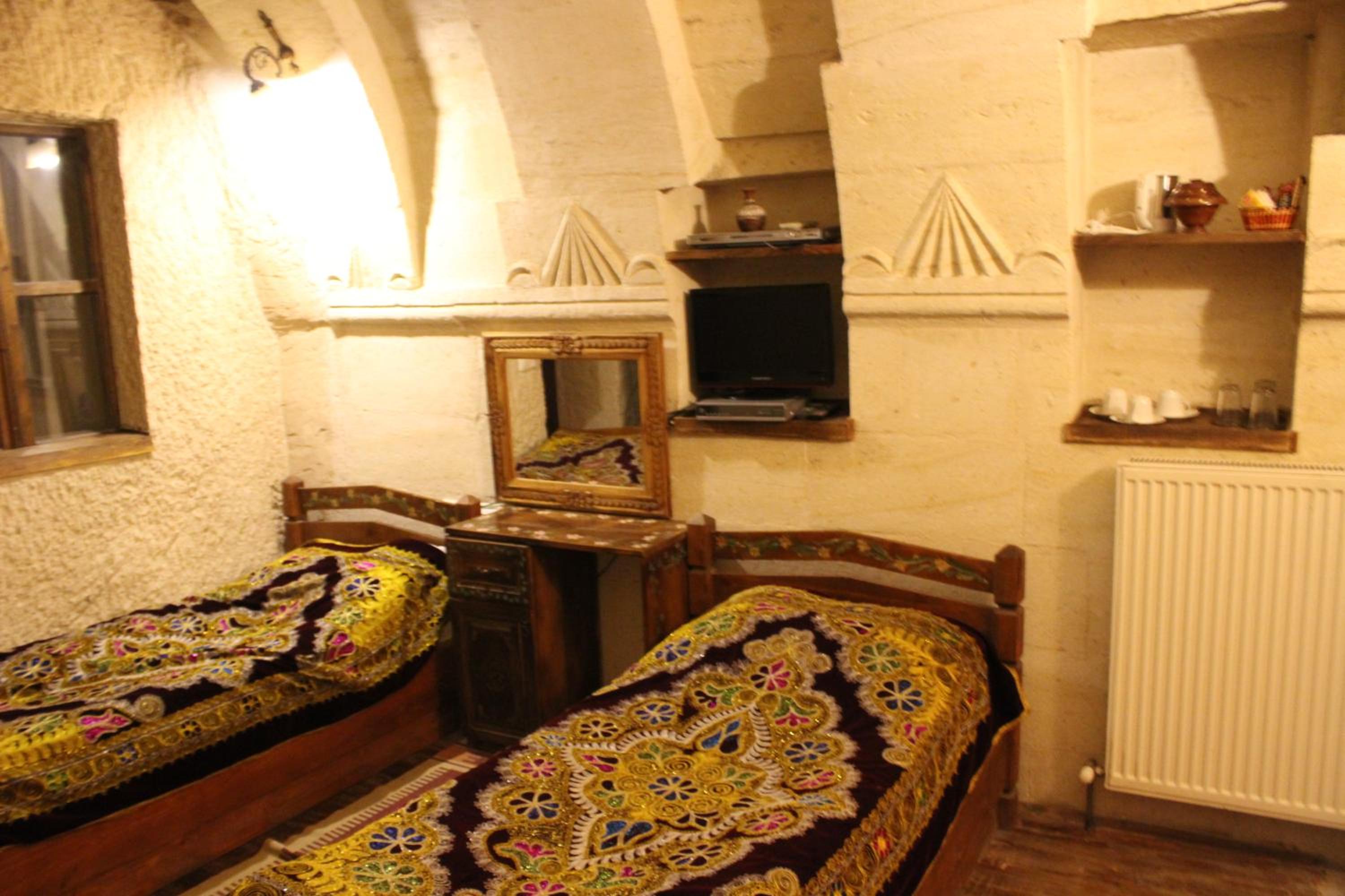 Kismet Cave House - Image 21