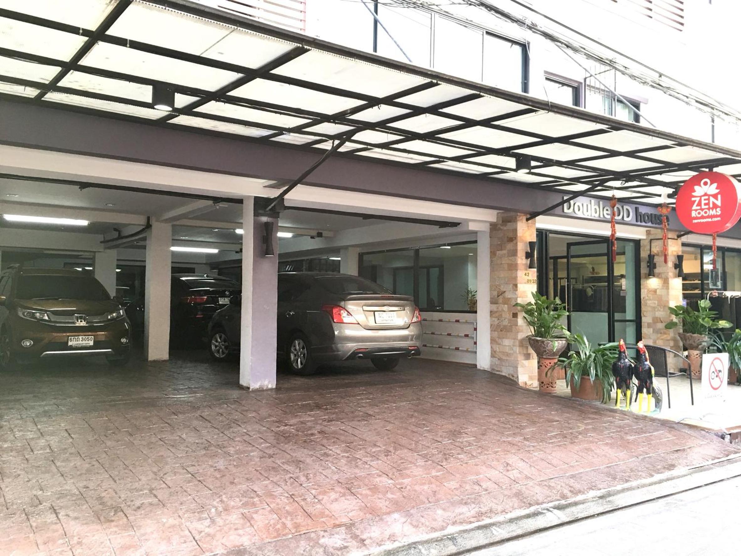 Double DD House at MRT Sutthisarn