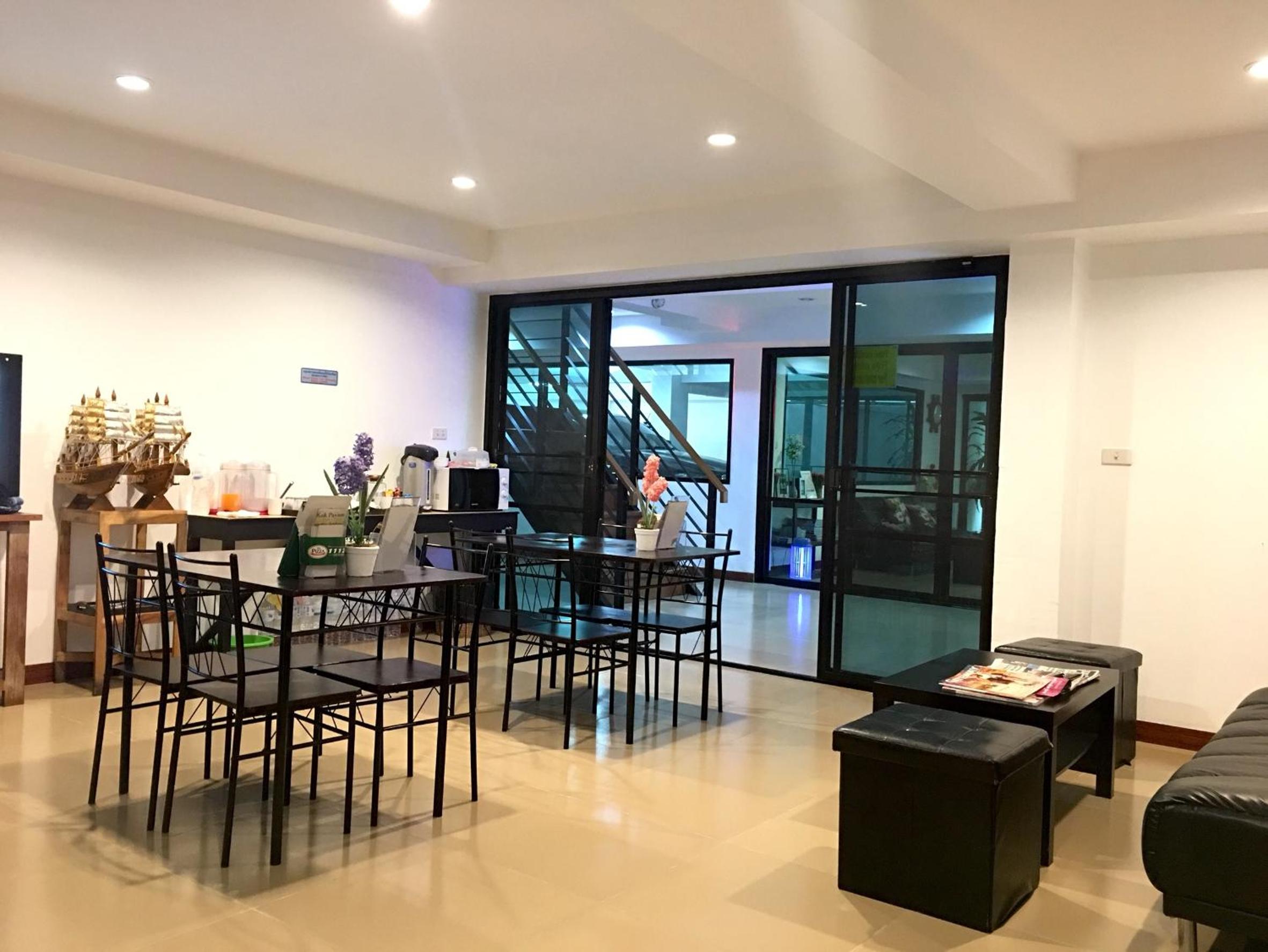 Double DD House at MRT Sutthisarn
