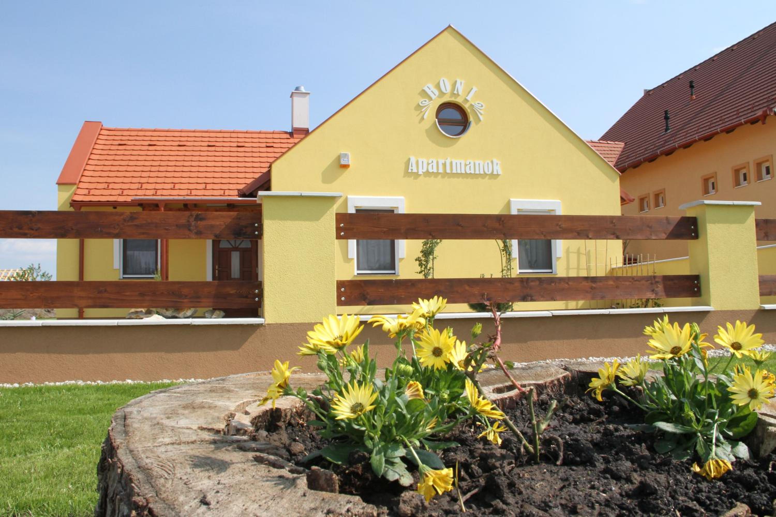 BONI APARTMAN Hegykő view 3