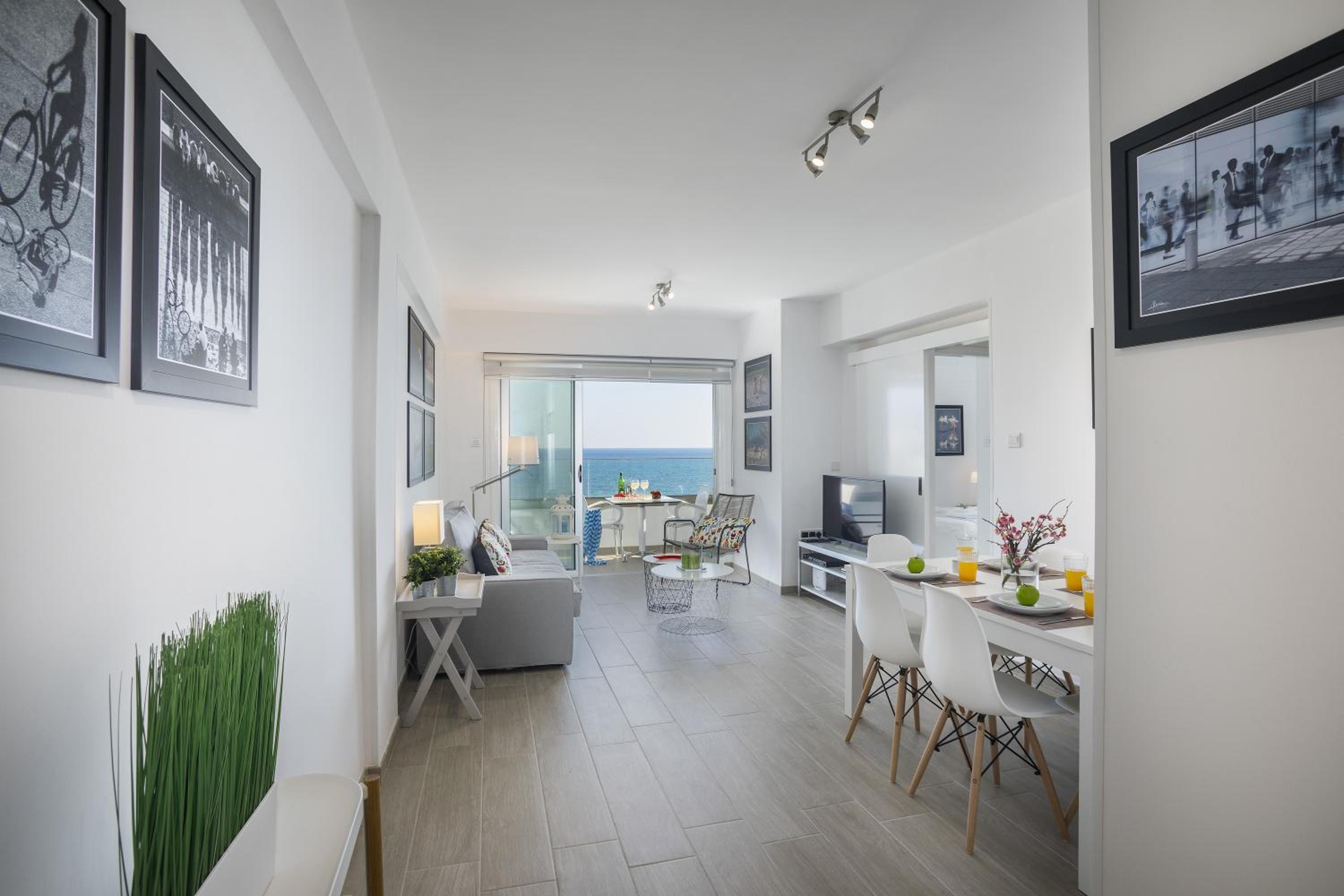 Mackenzie Zoe Seafront Suite view 3