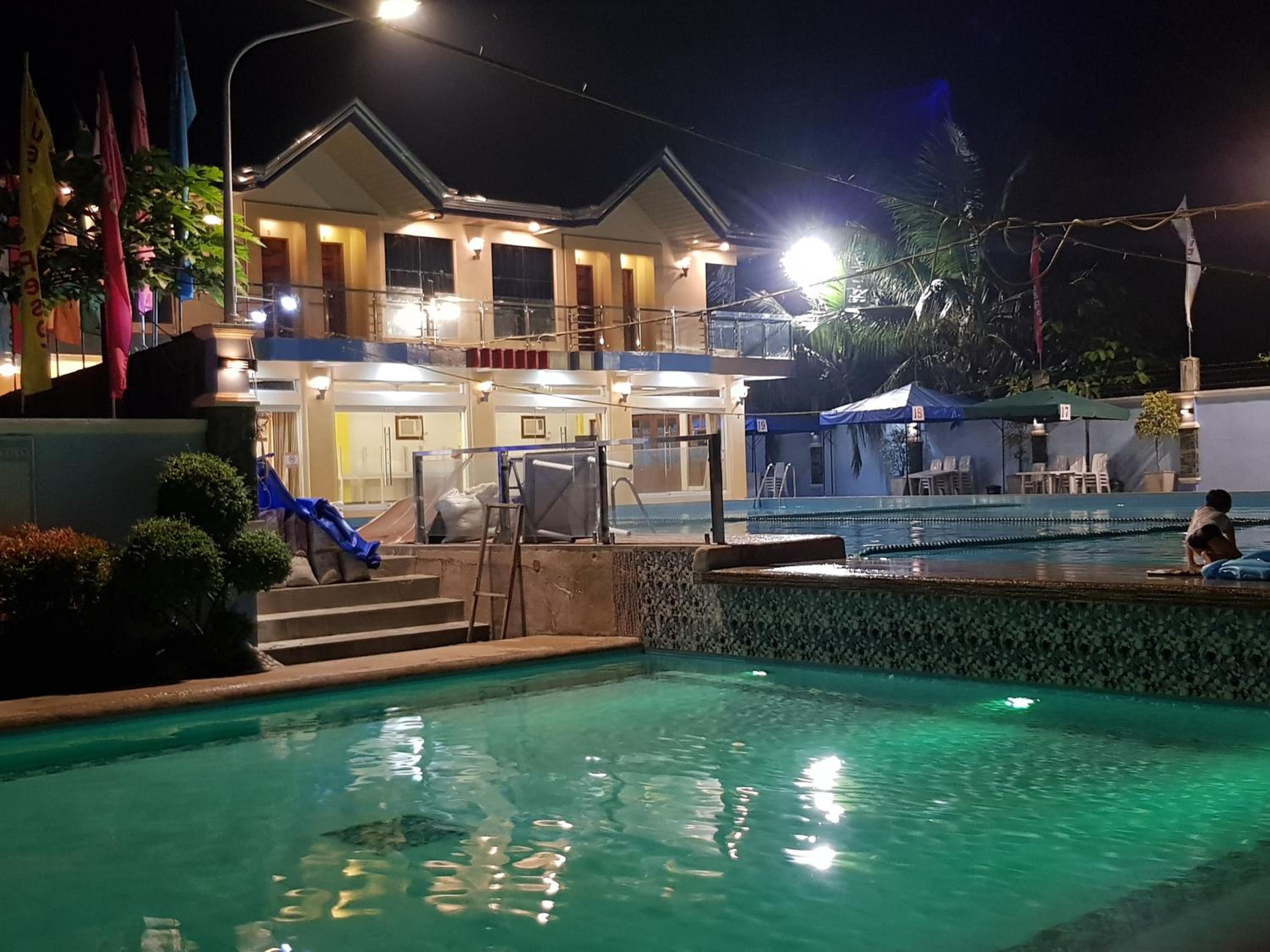 EDUARDO'S RESORT