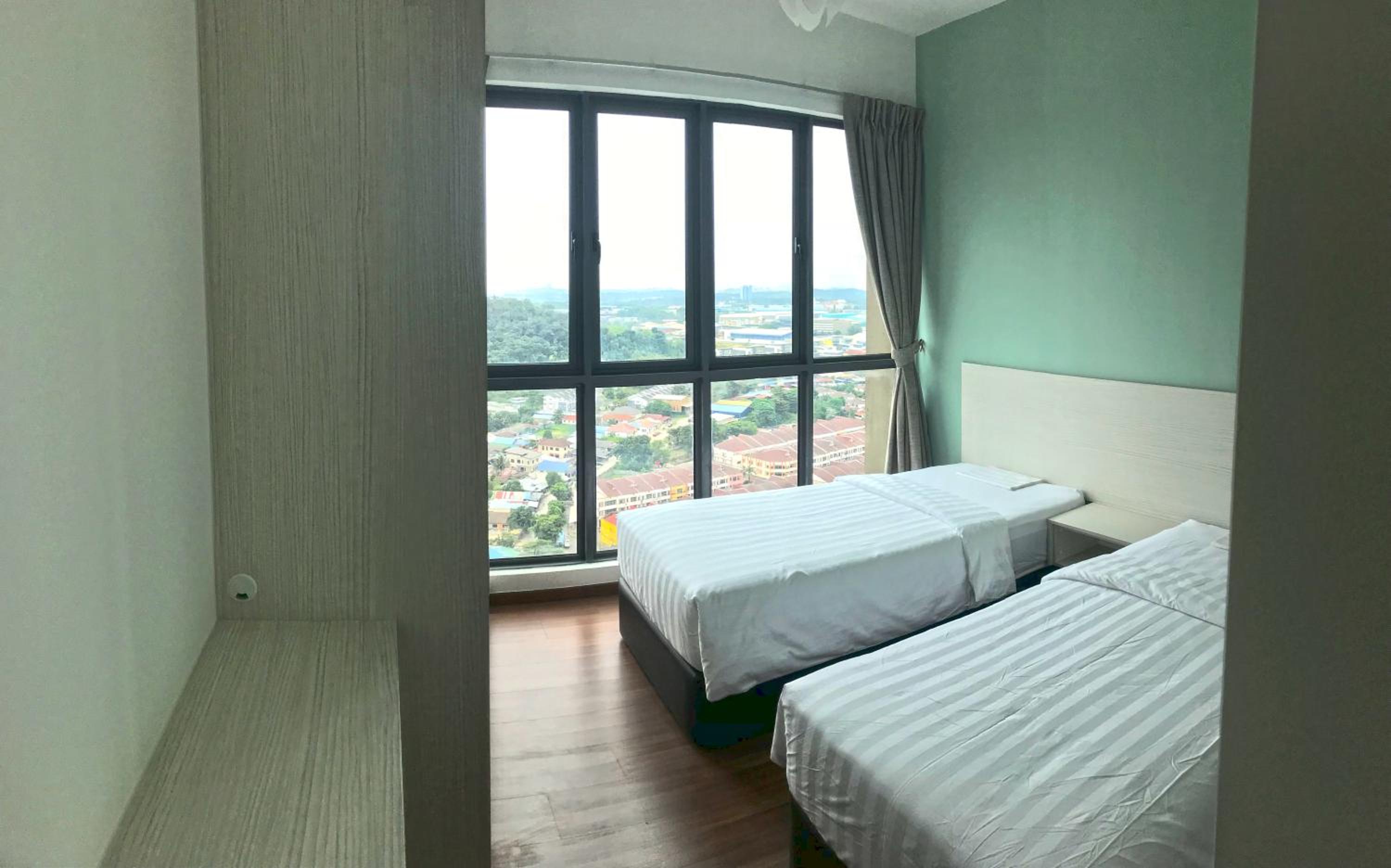 Amerin Mall & Suites