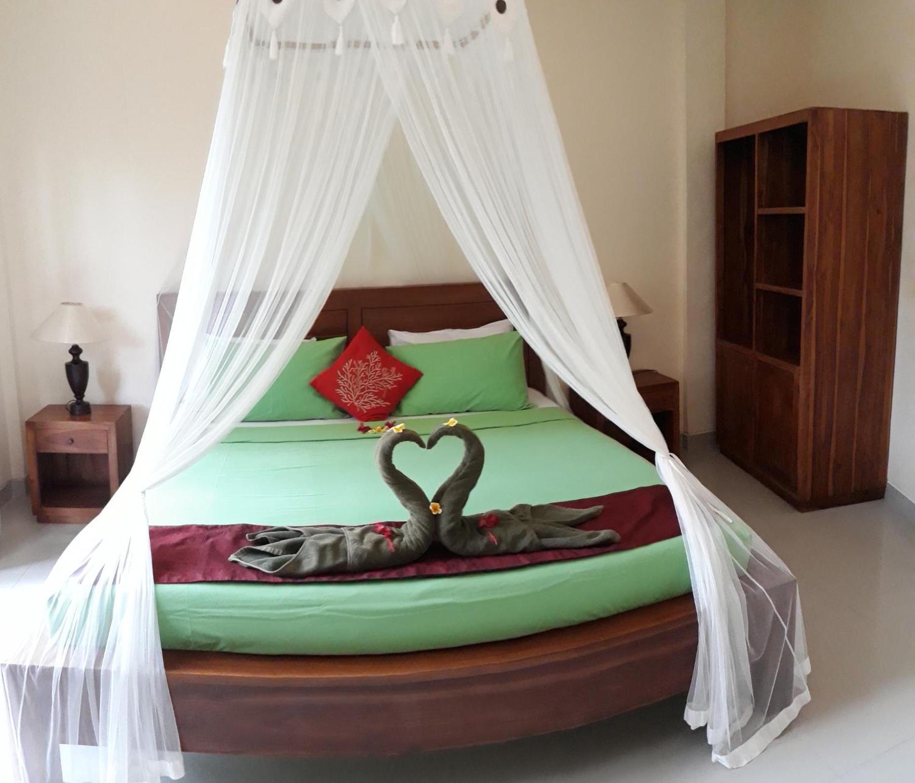 Villa Bungsil Gading view 3