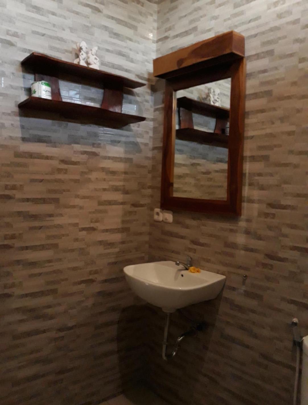Villa Bungsil Gading view 5