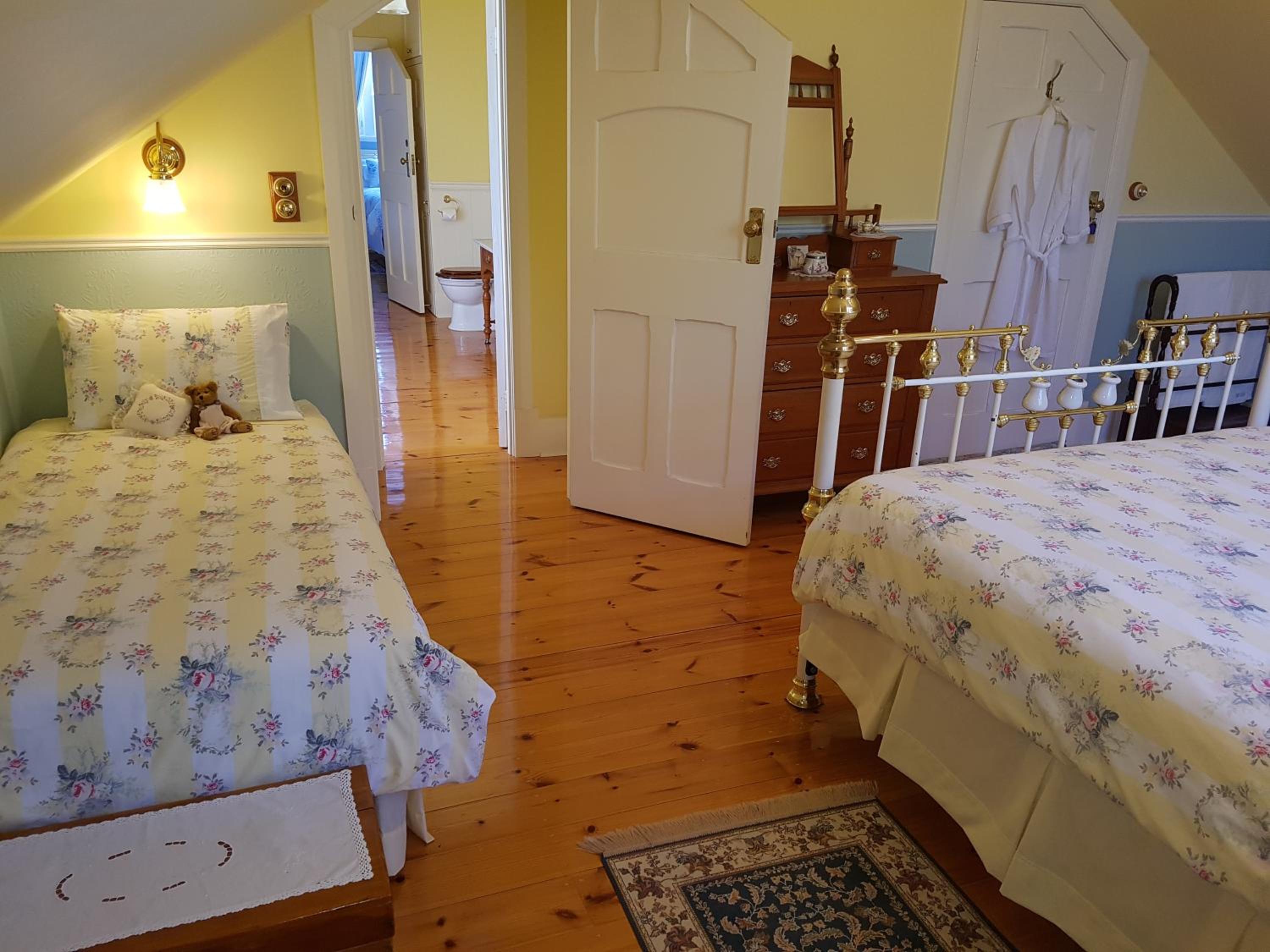 Water Bay Villa Bed & Breakfast