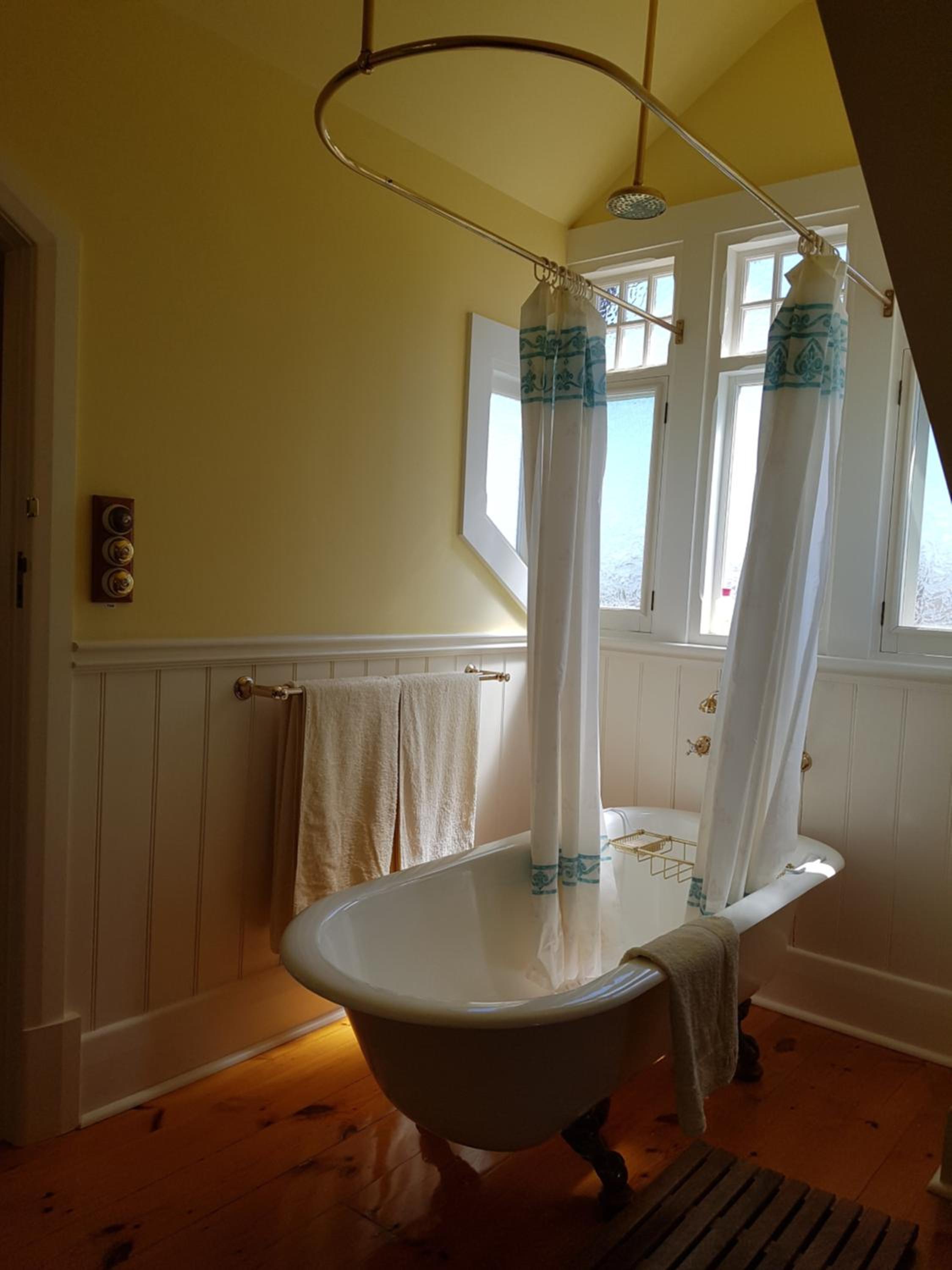 Water Bay Villa Bed & Breakfast